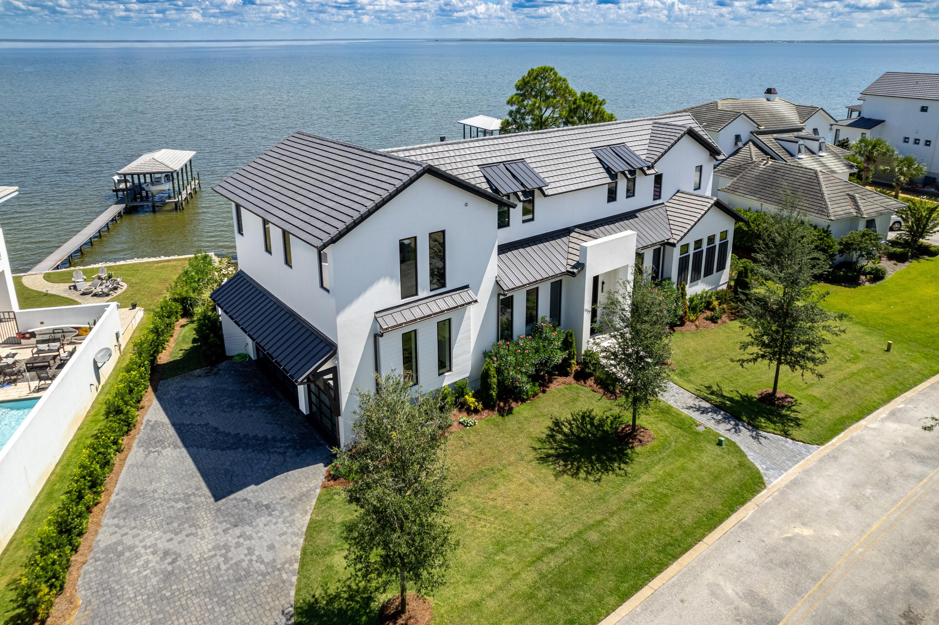 DRIFTWOOD ESTATES
GRAND COVE - Residential