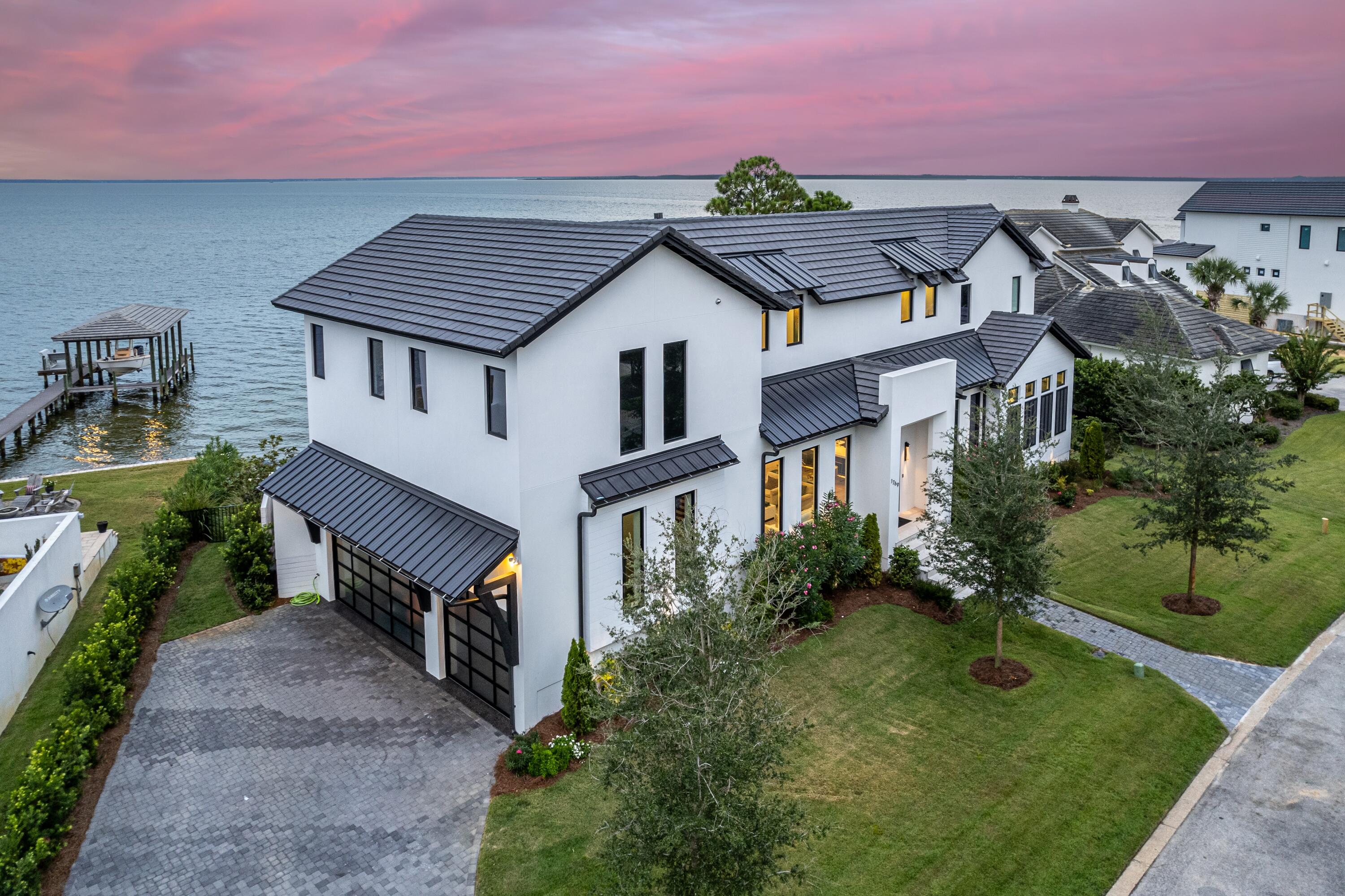 DRIFTWOOD ESTATES
GRAND COVE - Residential