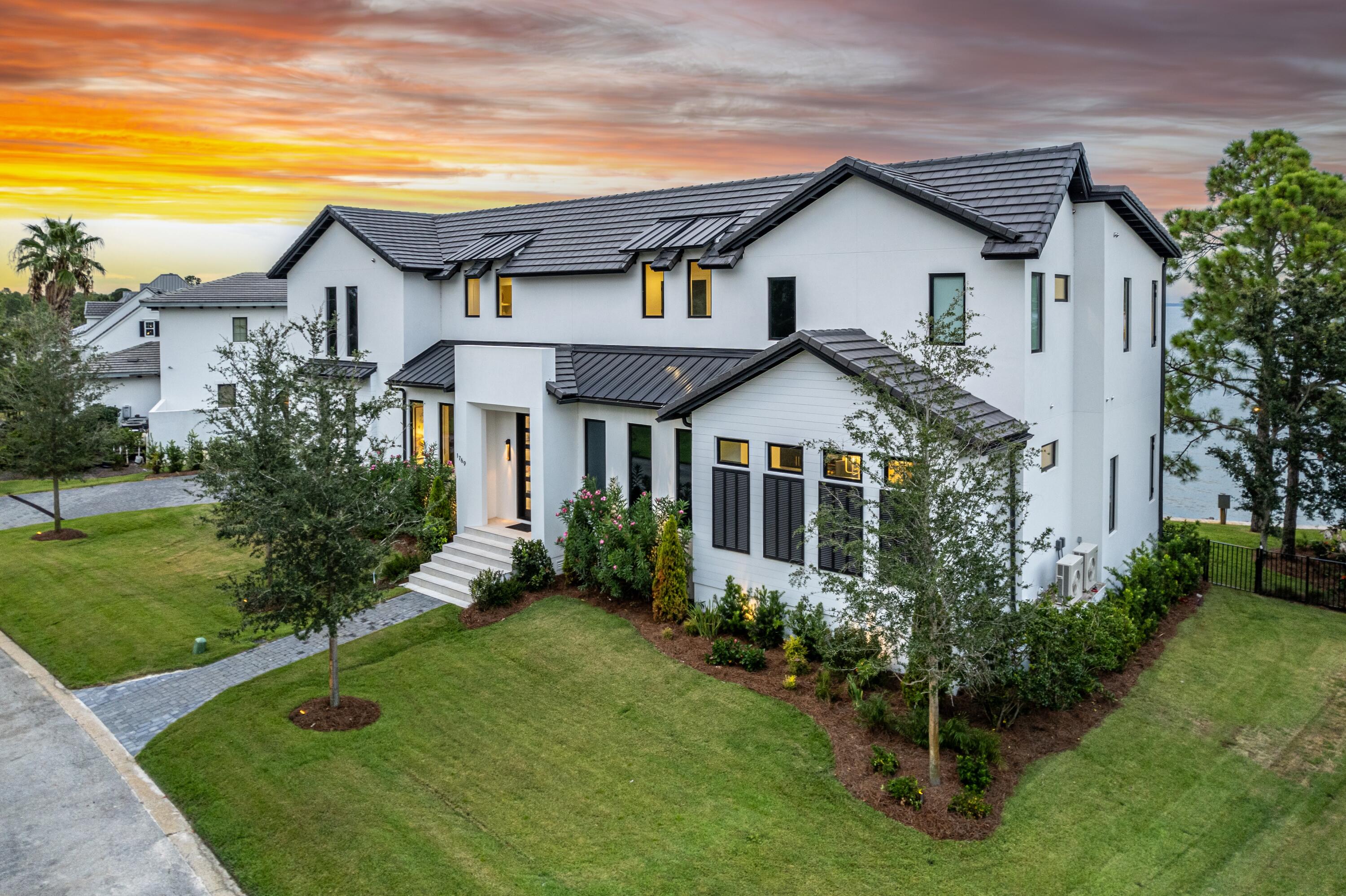 DRIFTWOOD ESTATES
GRAND COVE - Residential