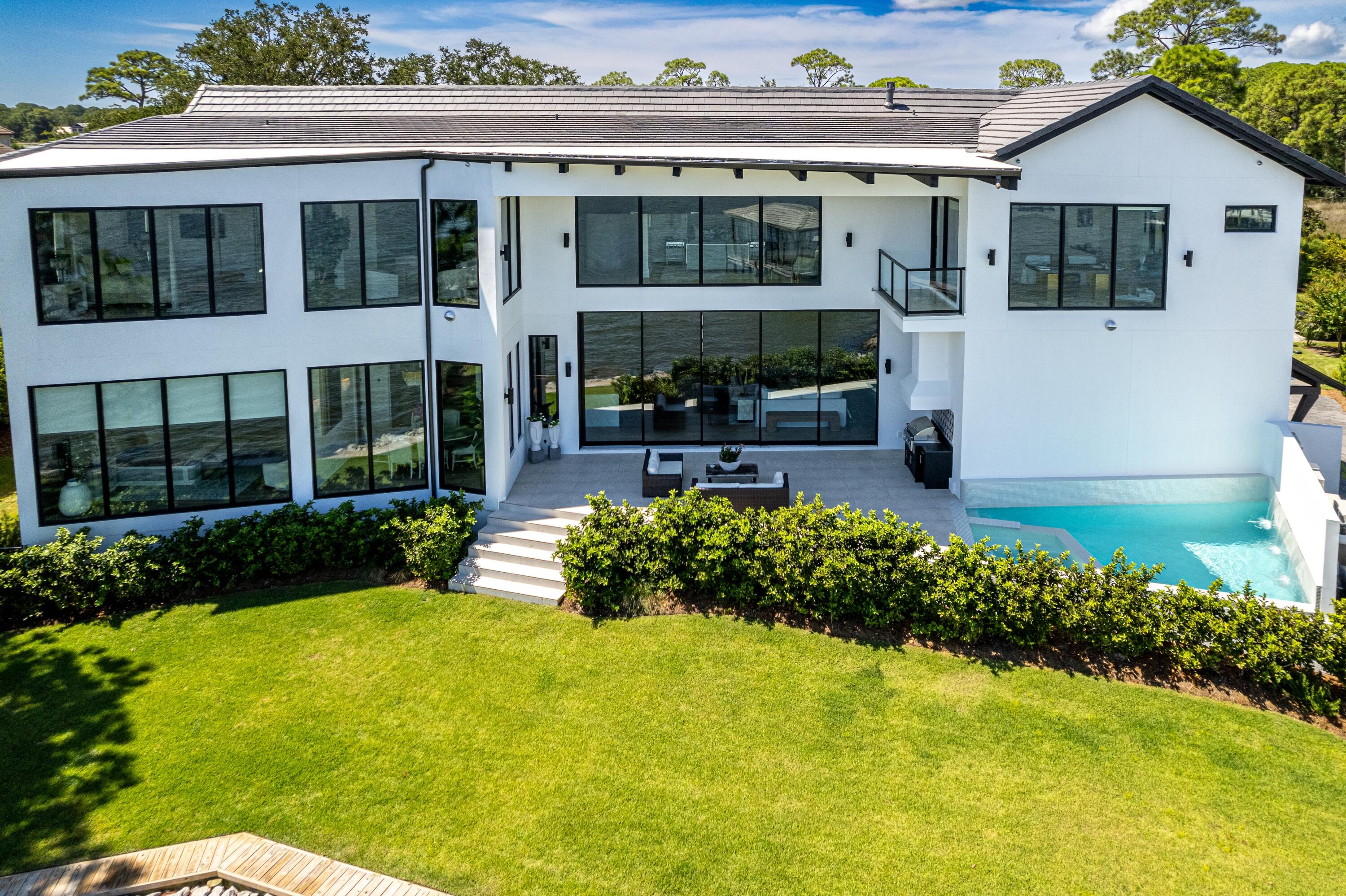 DRIFTWOOD ESTATES
GRAND COVE - Residential