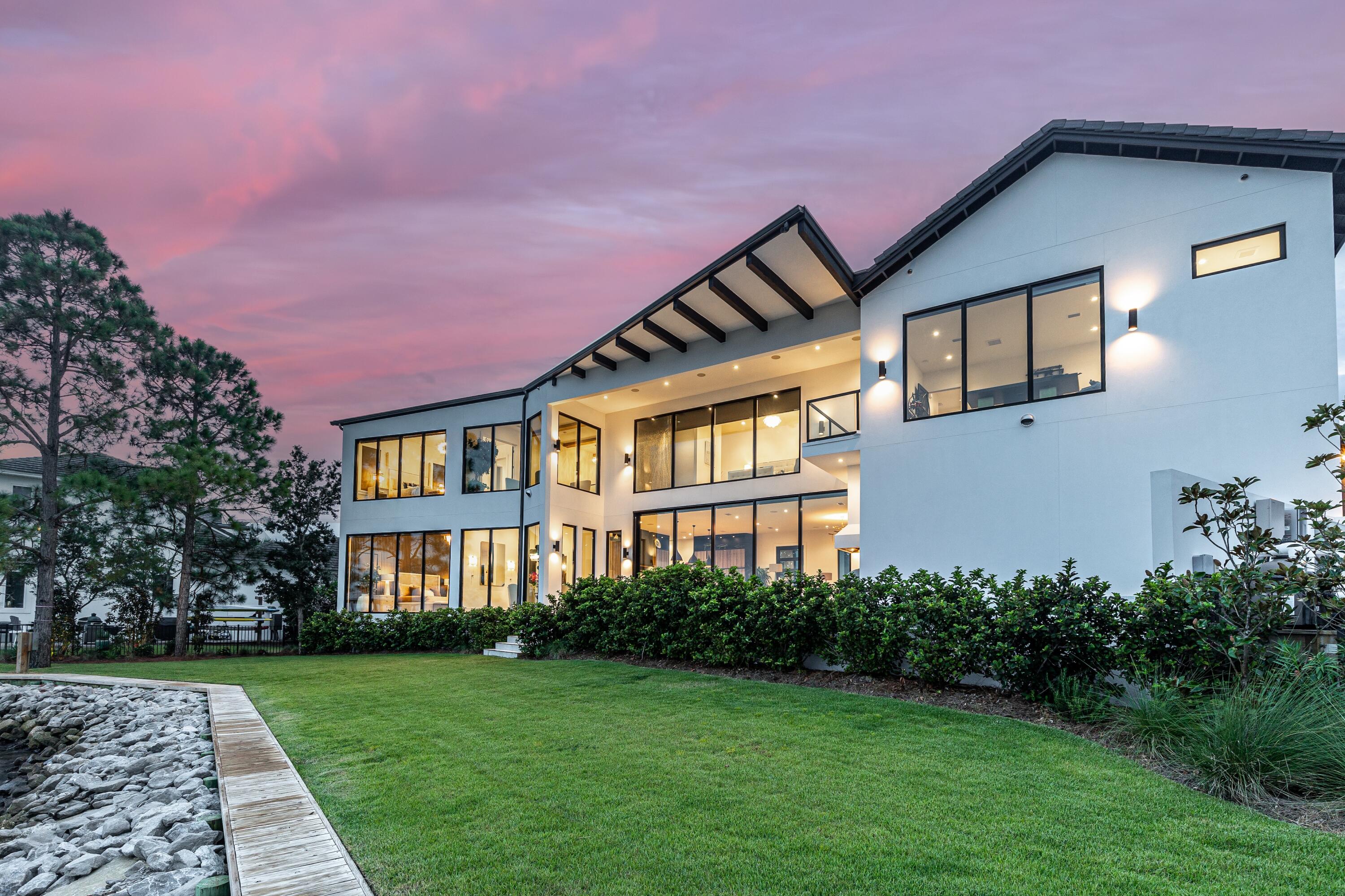 DRIFTWOOD ESTATES
GRAND COVE - Residential