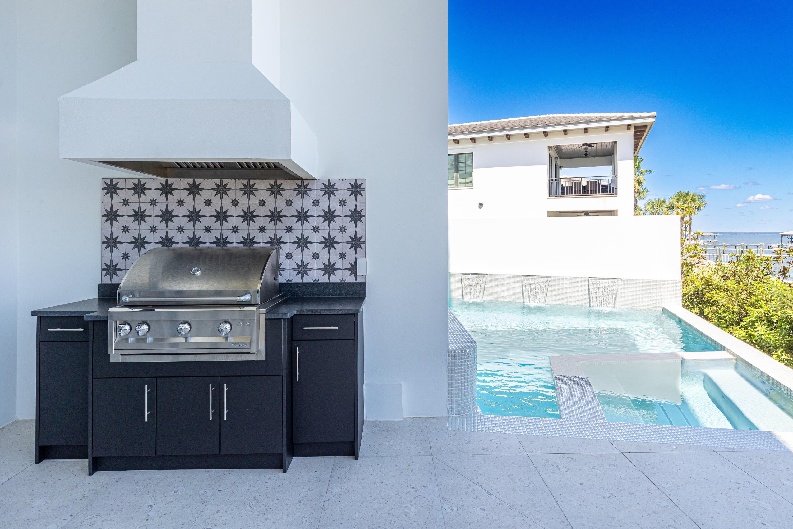 DRIFTWOOD ESTATES
GRAND COVE - Residential