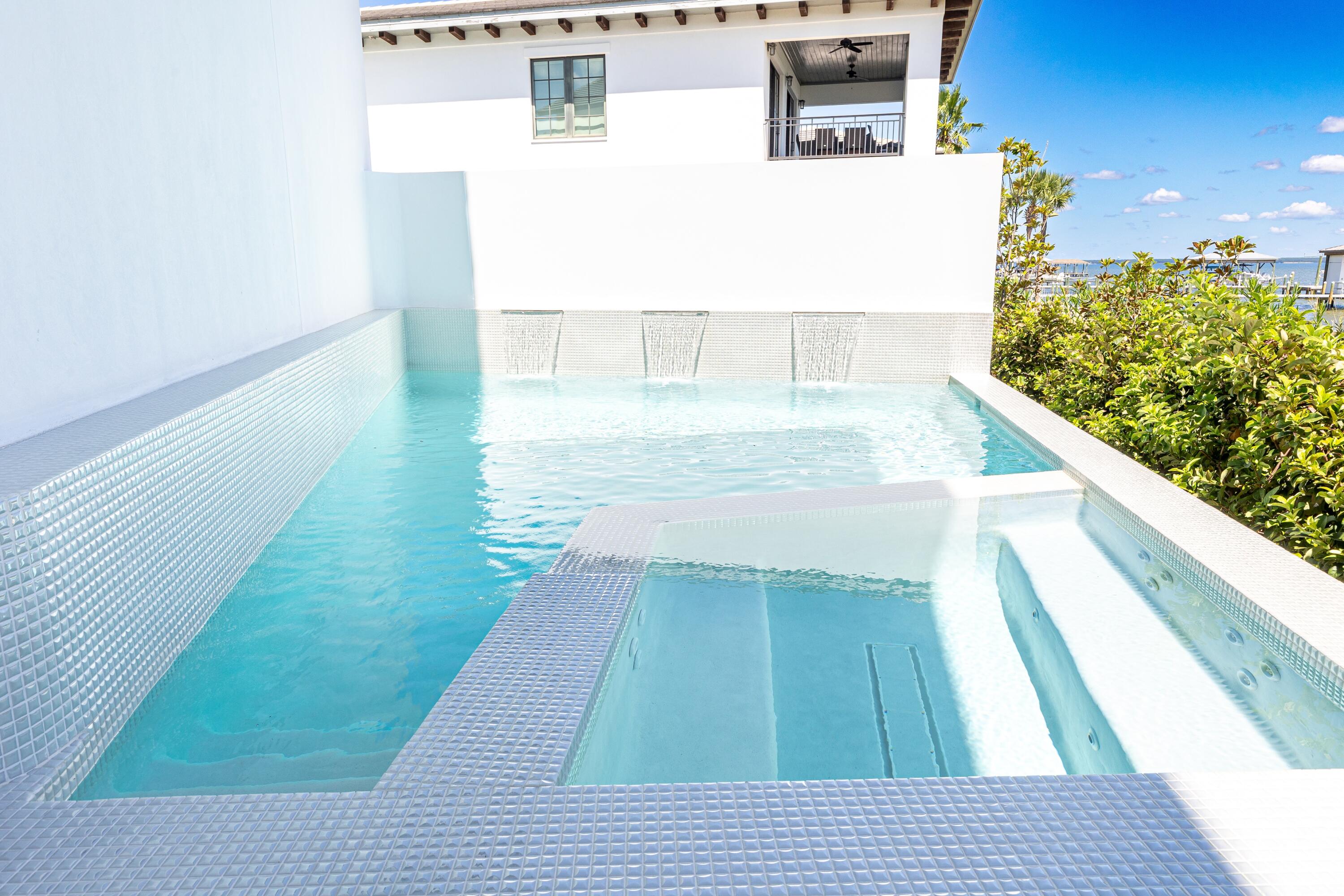 DRIFTWOOD ESTATES
GRAND COVE - Residential