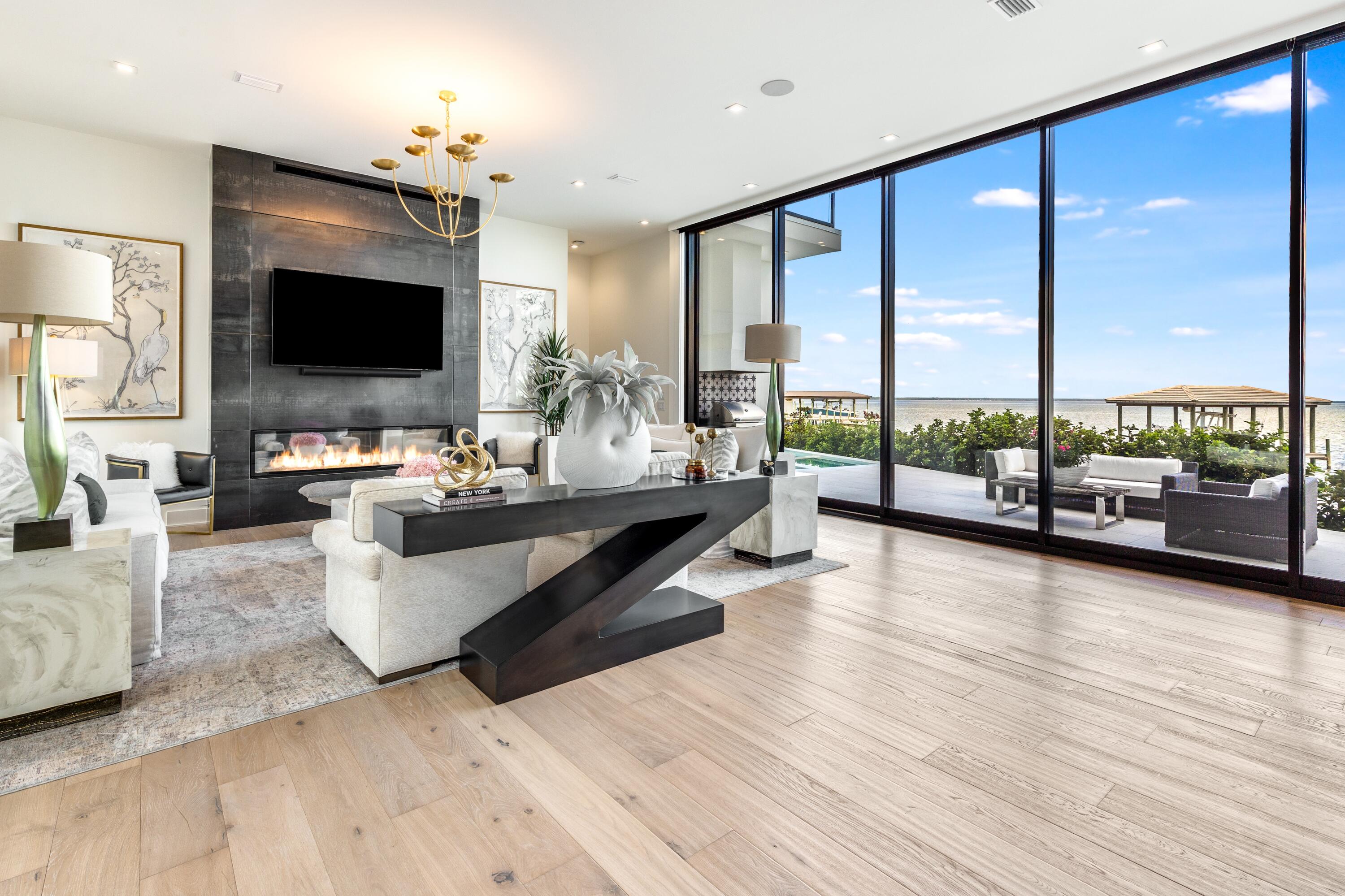 DRIFTWOOD ESTATES
GRAND COVE - Residential
