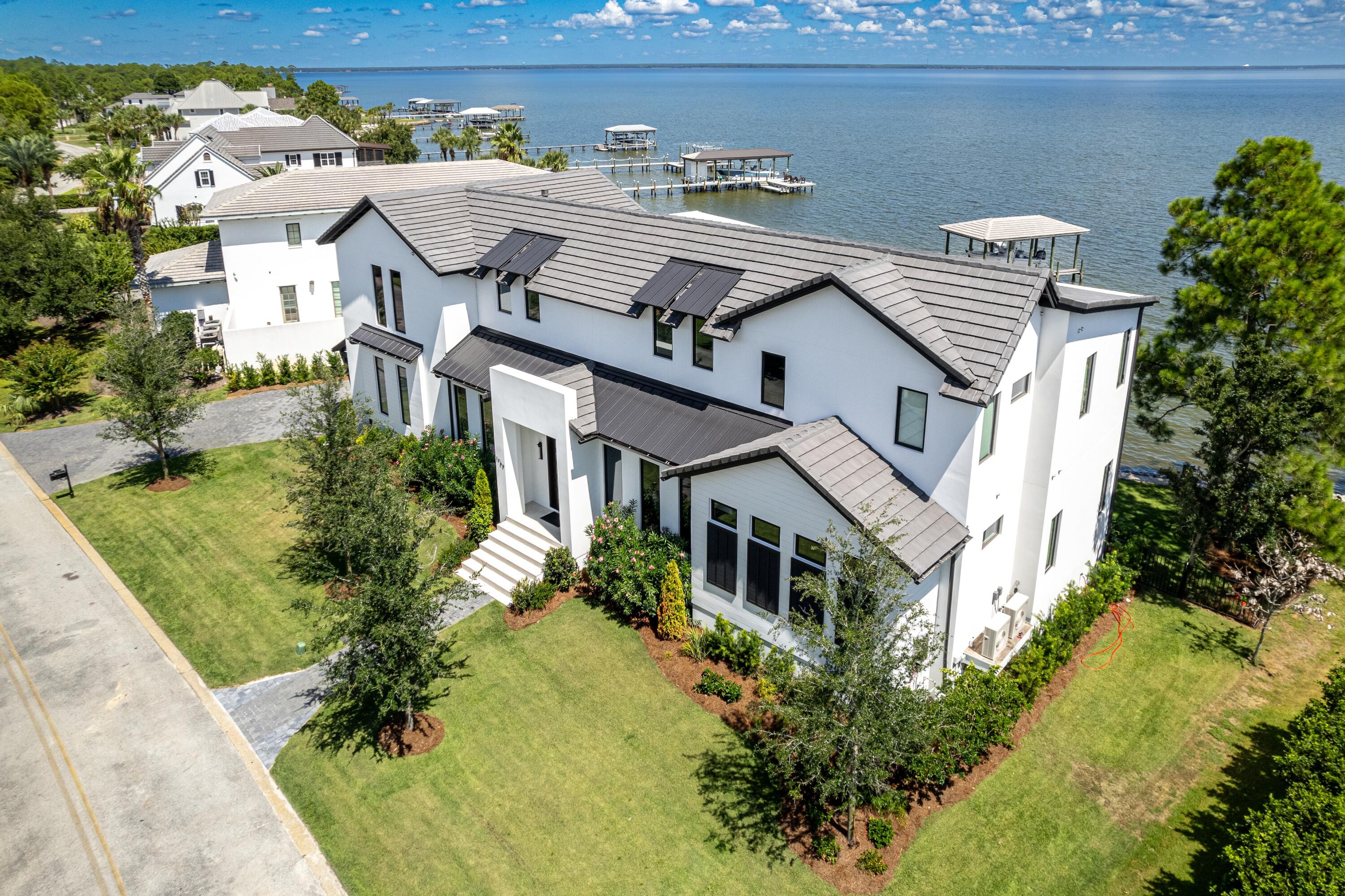 DRIFTWOOD ESTATES
GRAND COVE - Residential