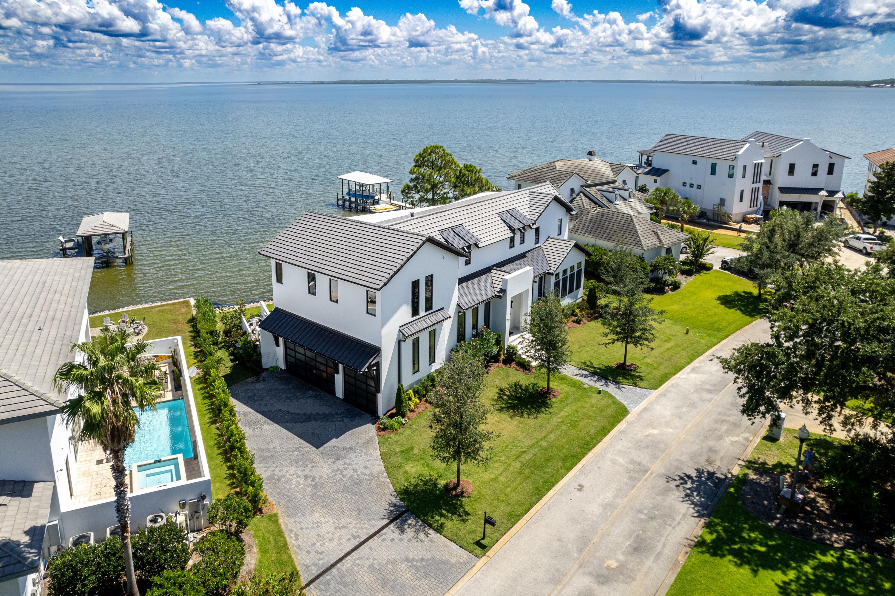 DRIFTWOOD ESTATES
GRAND COVE - Residential