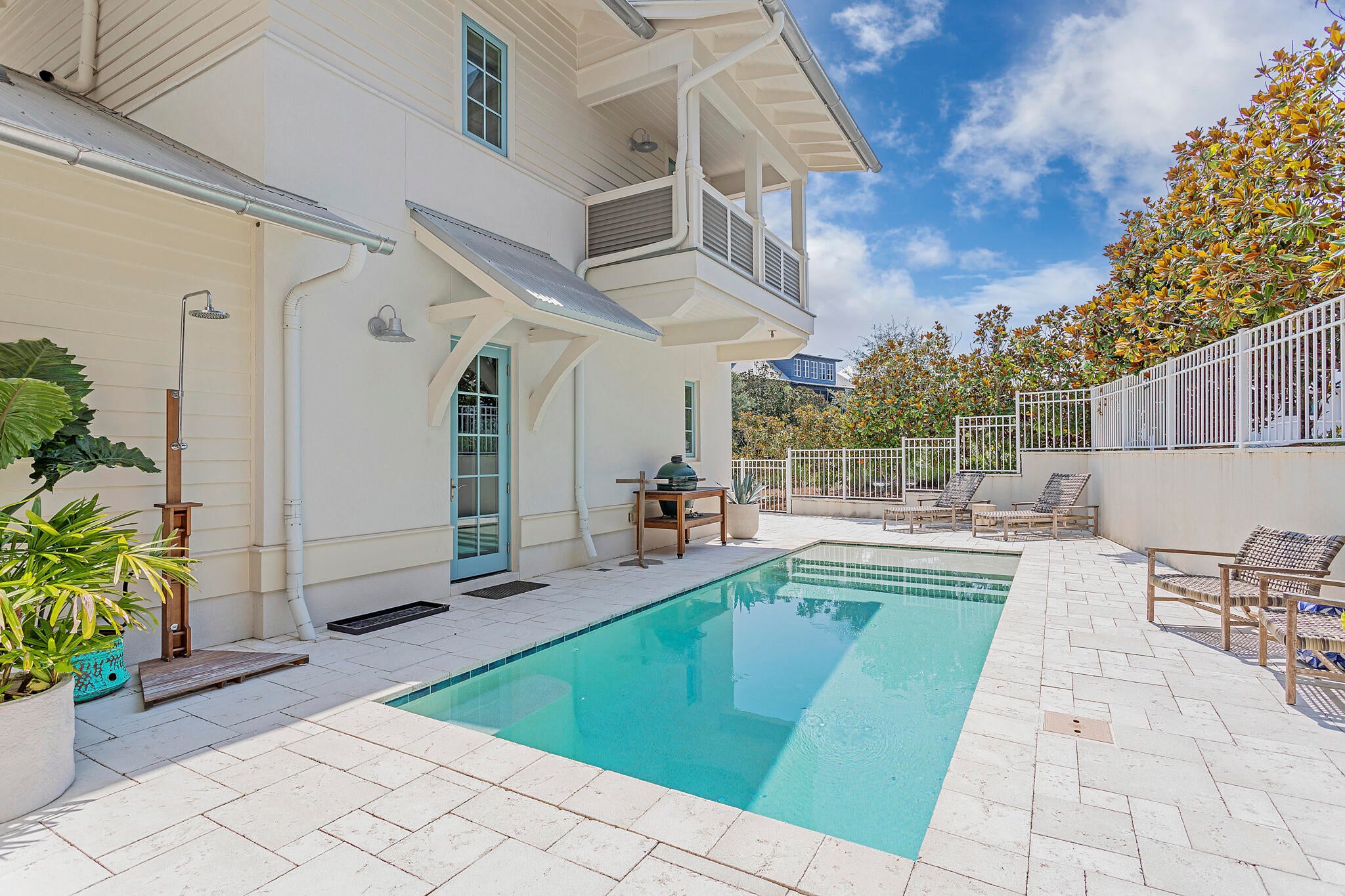 RETREAT THE - Residential