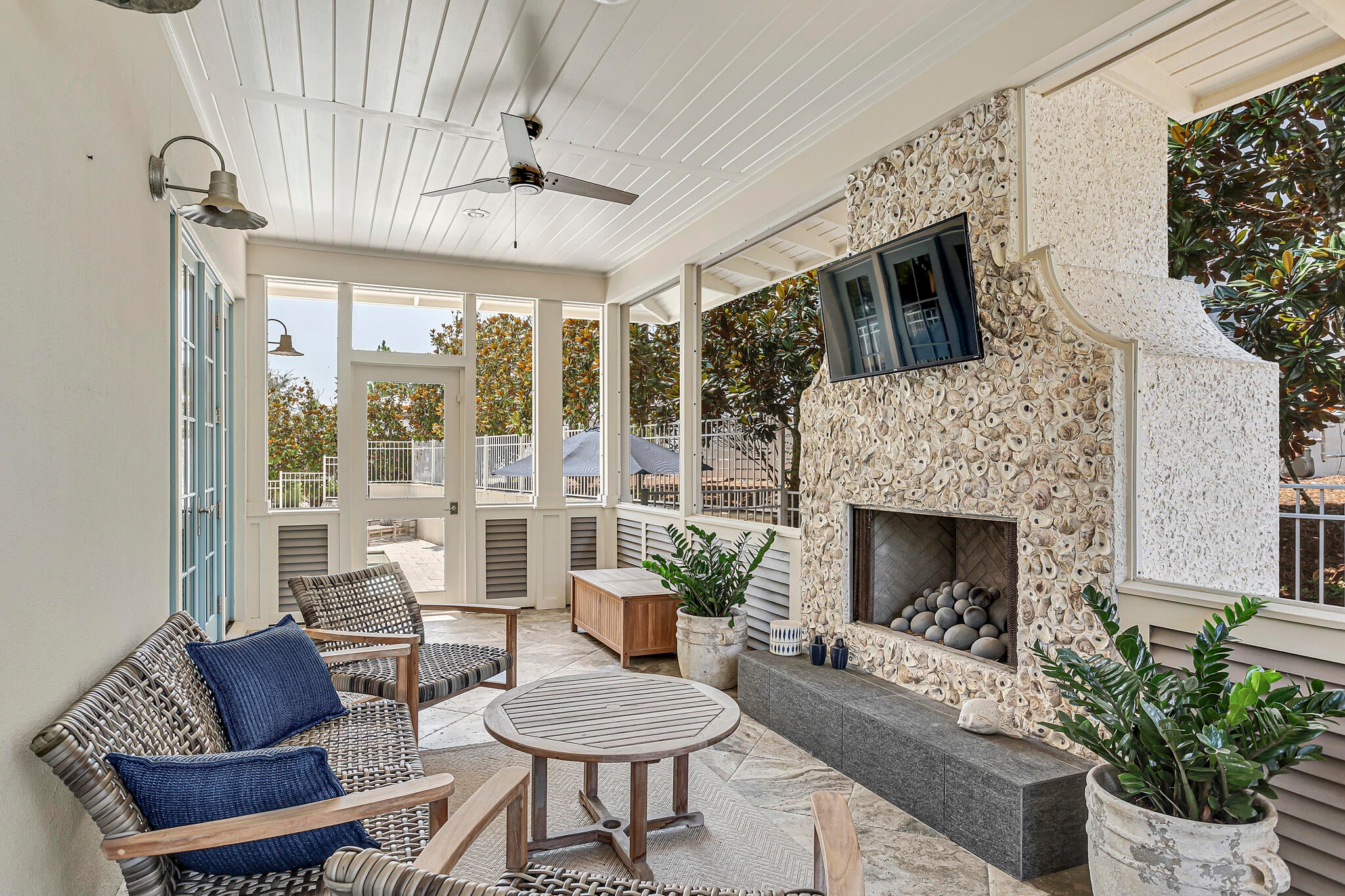 RETREAT THE - Residential