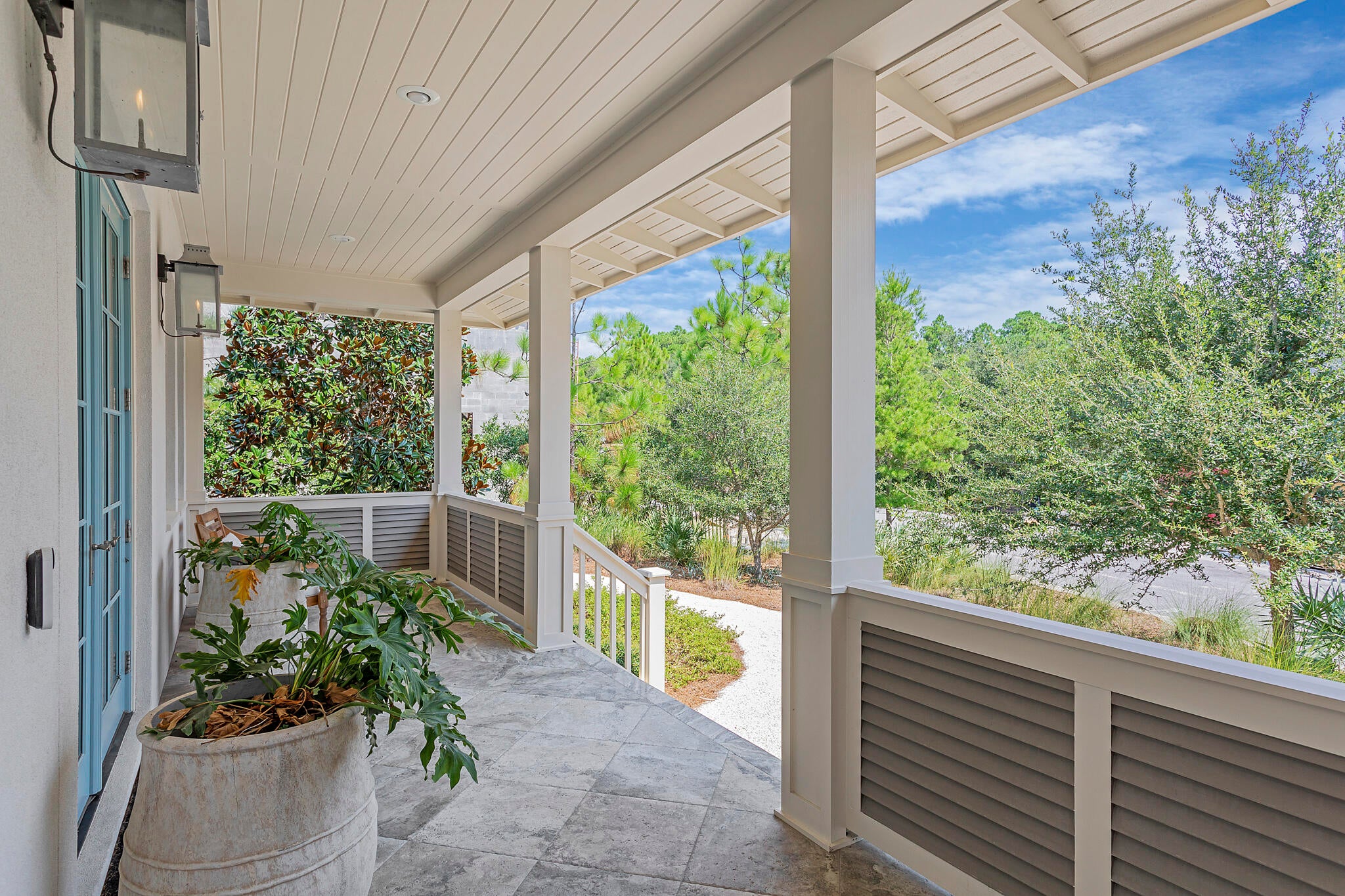 RETREAT THE - Residential