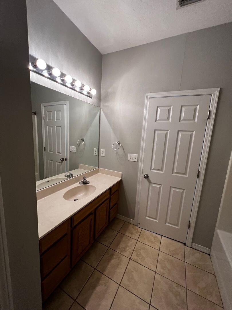EAGLES NEST - Residential Lease