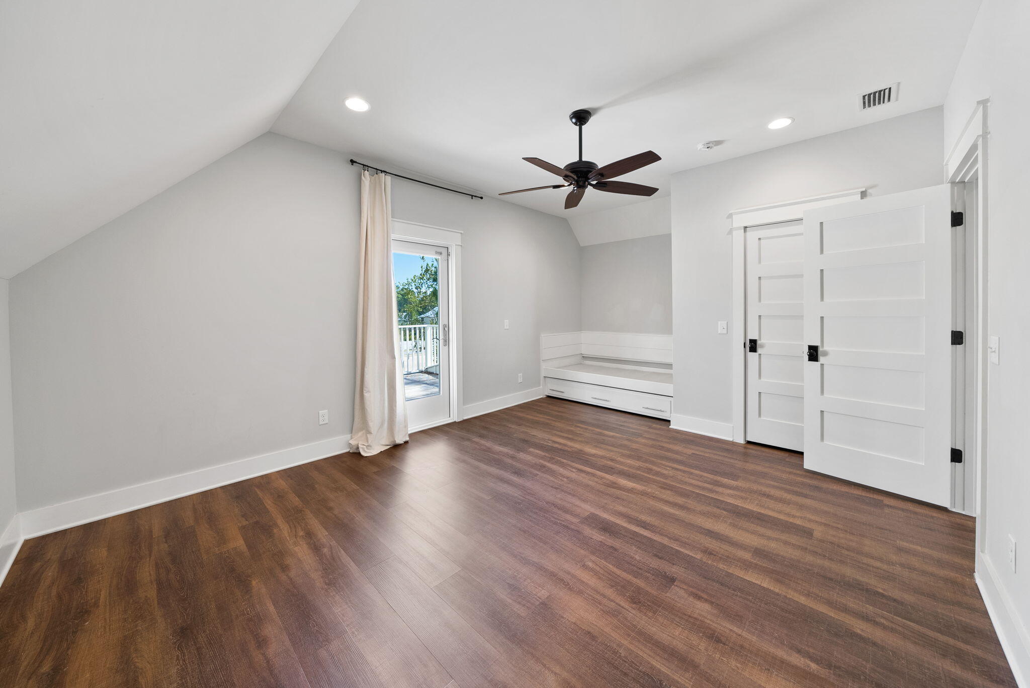 CESSNA LANDING - Residential