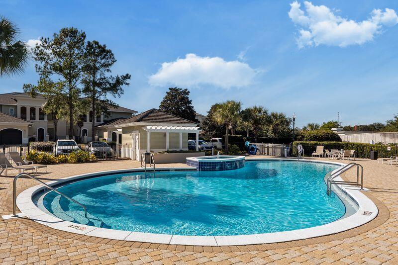 PINE RIDGE VILLAS - Residential