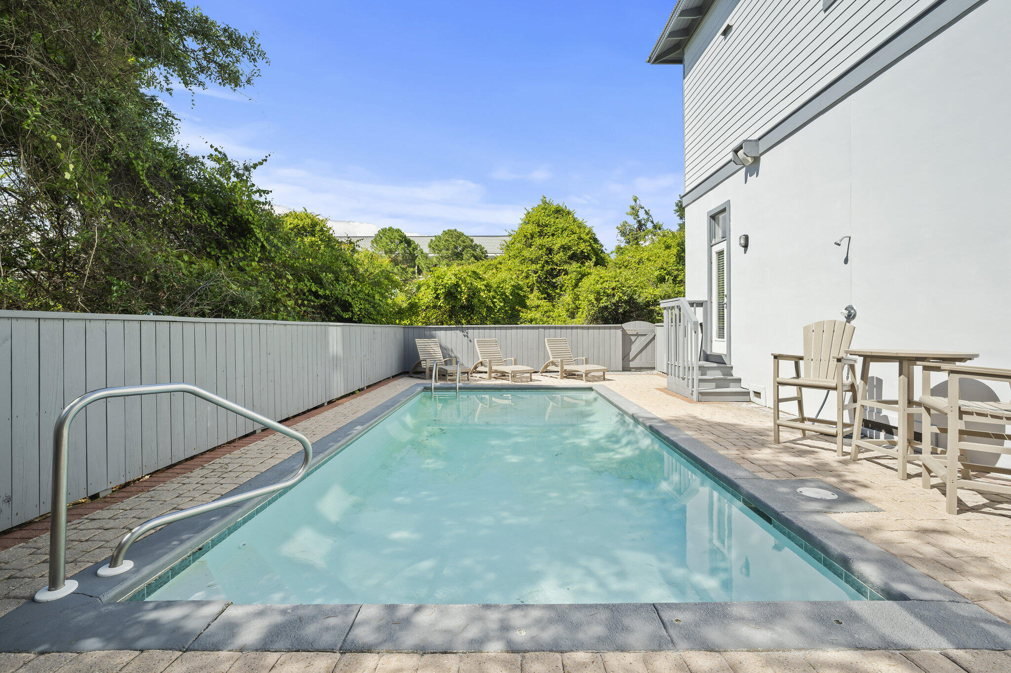 WATER'S EDGE - Residential