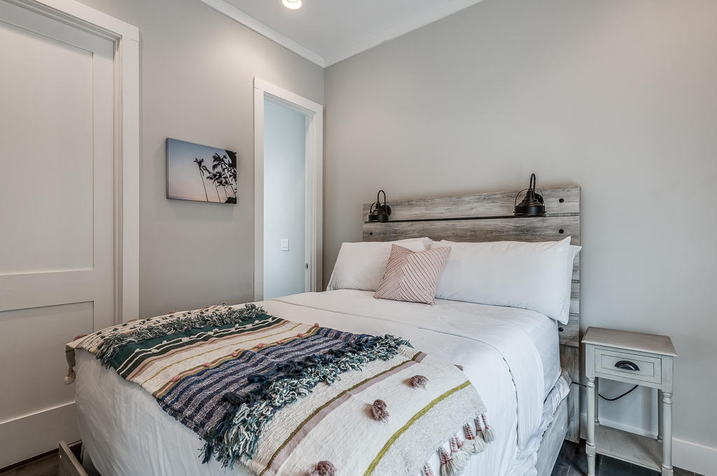 GULF SHORE MANOR - Residential