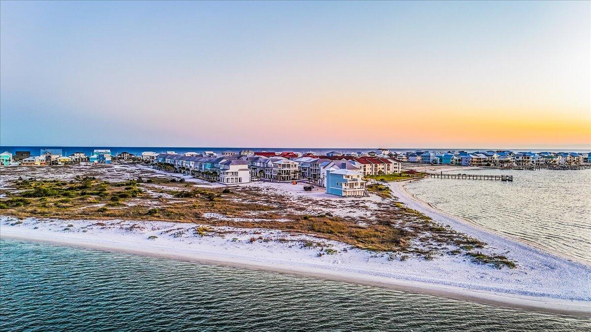 BY THE SEA - Residential