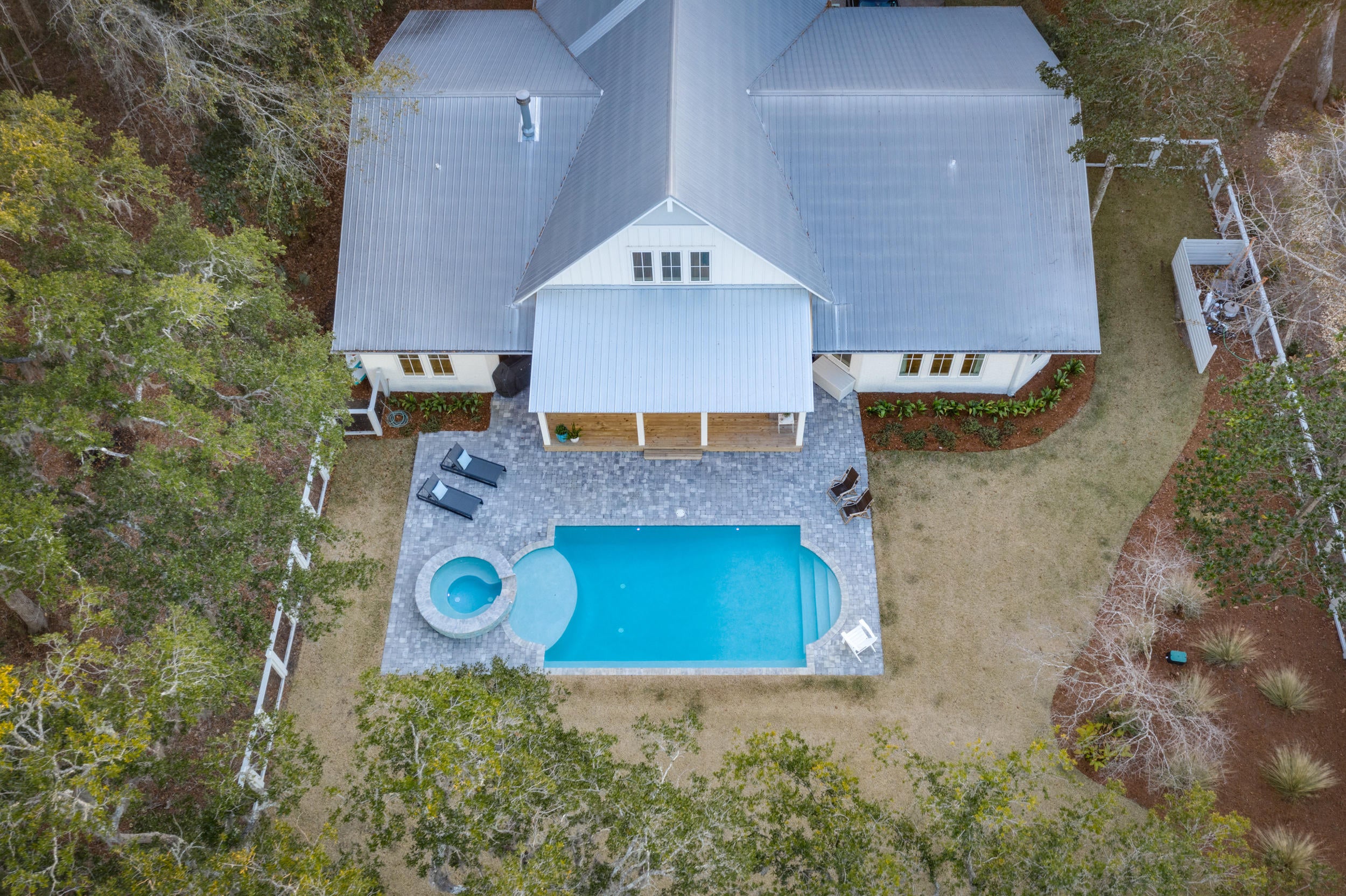 MAGNOLIA BEACH - Residential