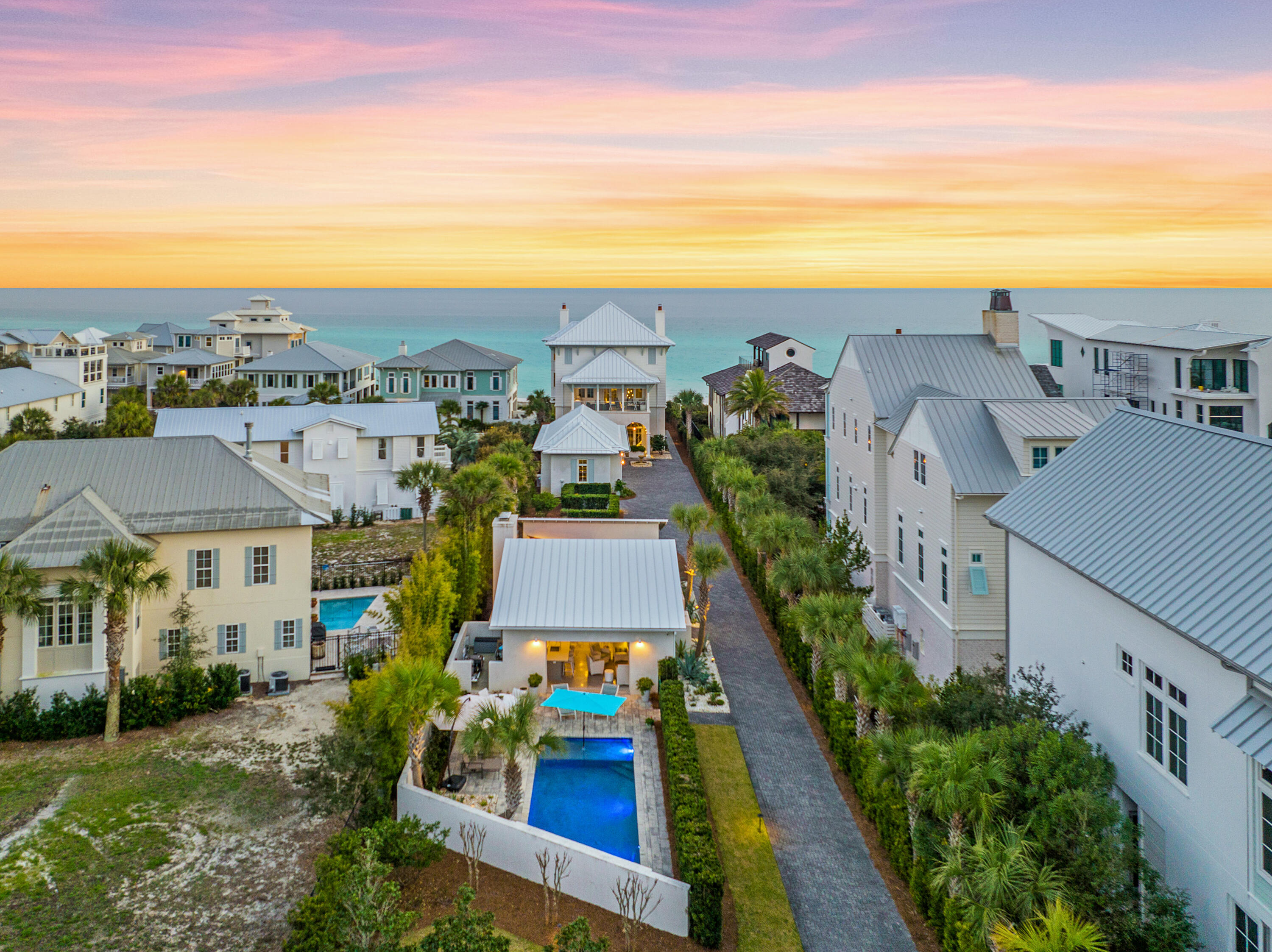 GULF FRONT ESTATE ON EASTERN LAKE RD - Residential