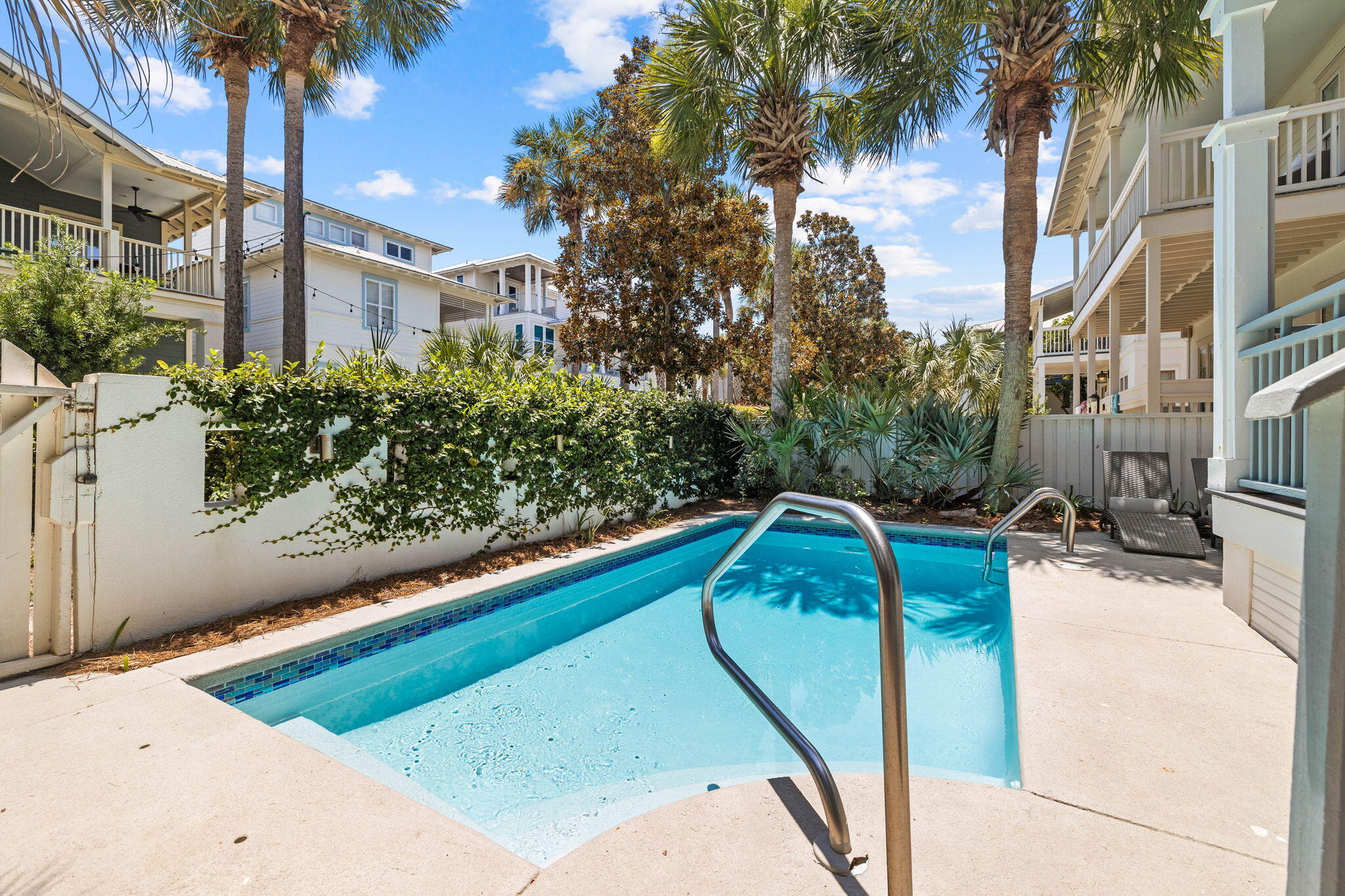 WATER'S EDGE - Residential