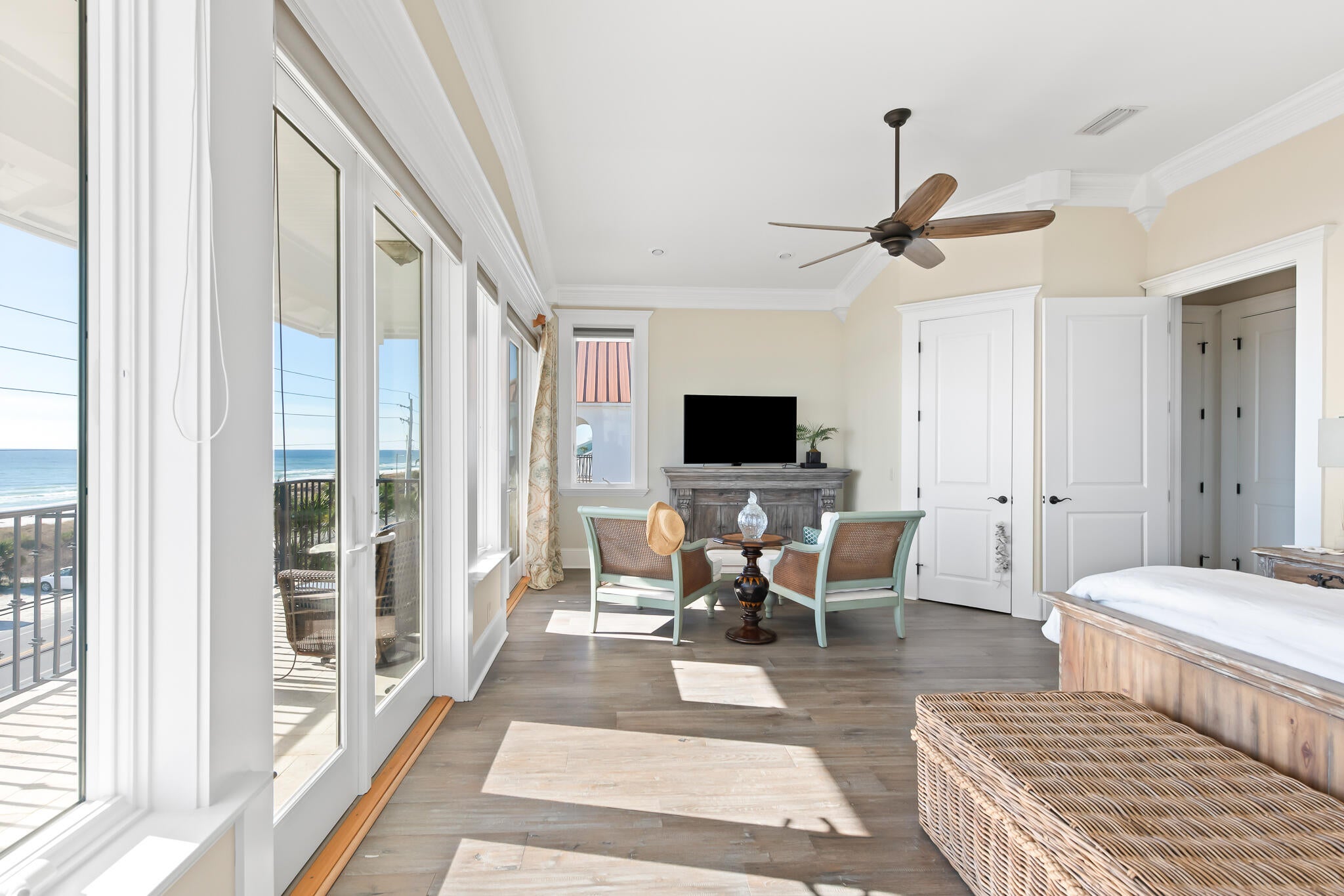LAGUNA BEACH - Residential