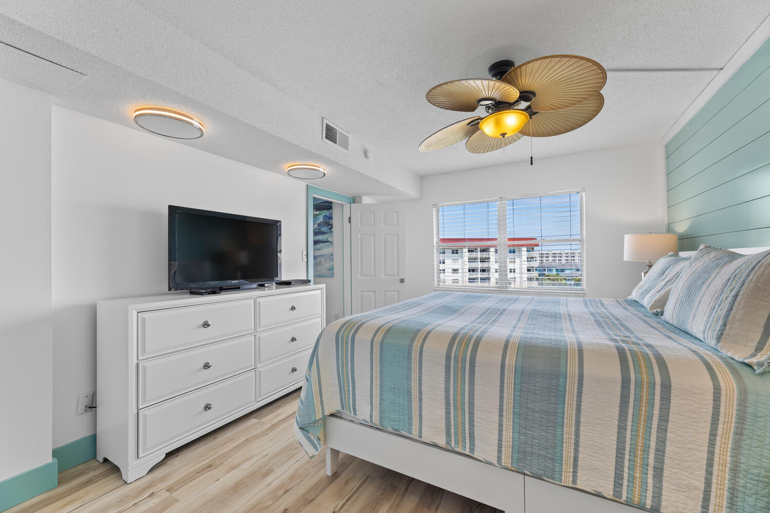 EL MATADOR CONDO - Residential