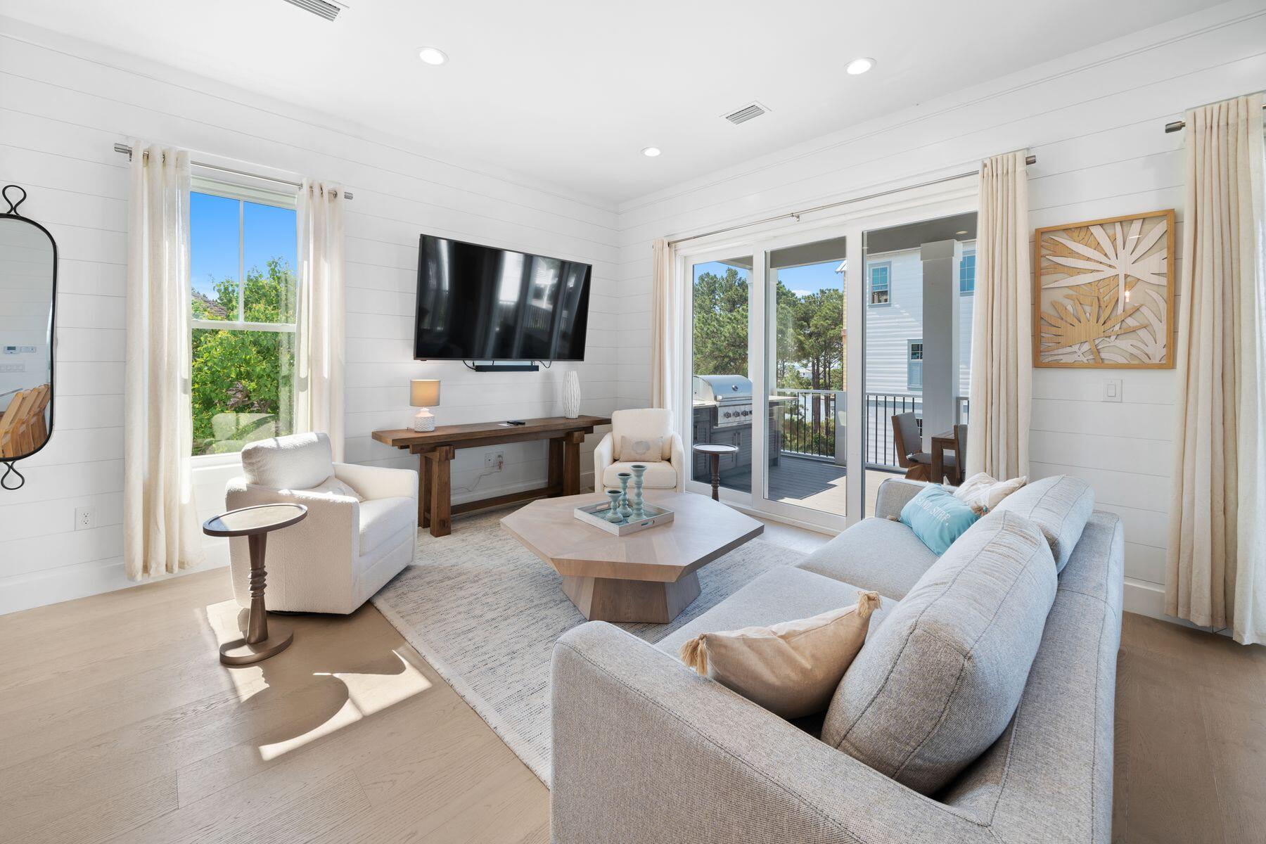 Woodward Dr - Residential
