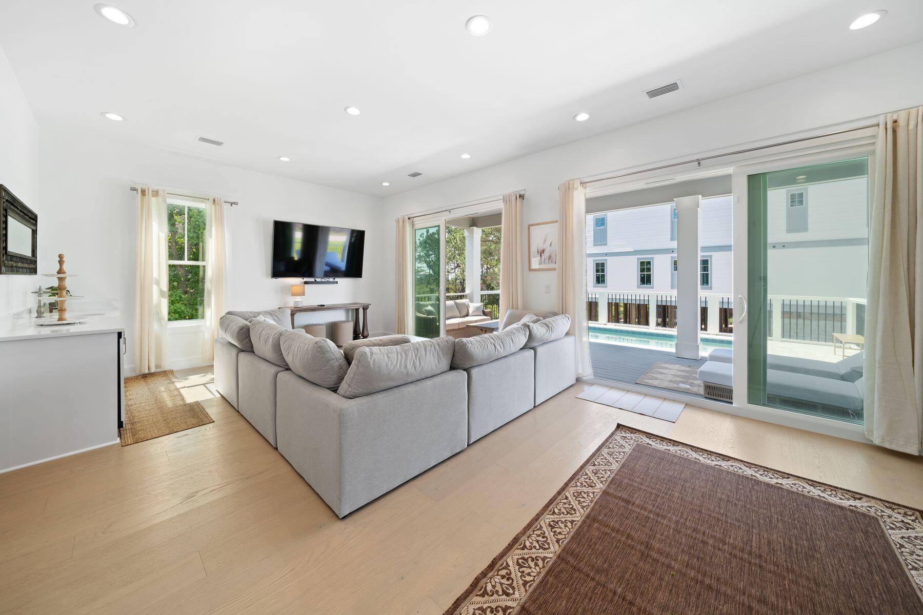 Woodward Dr - Residential