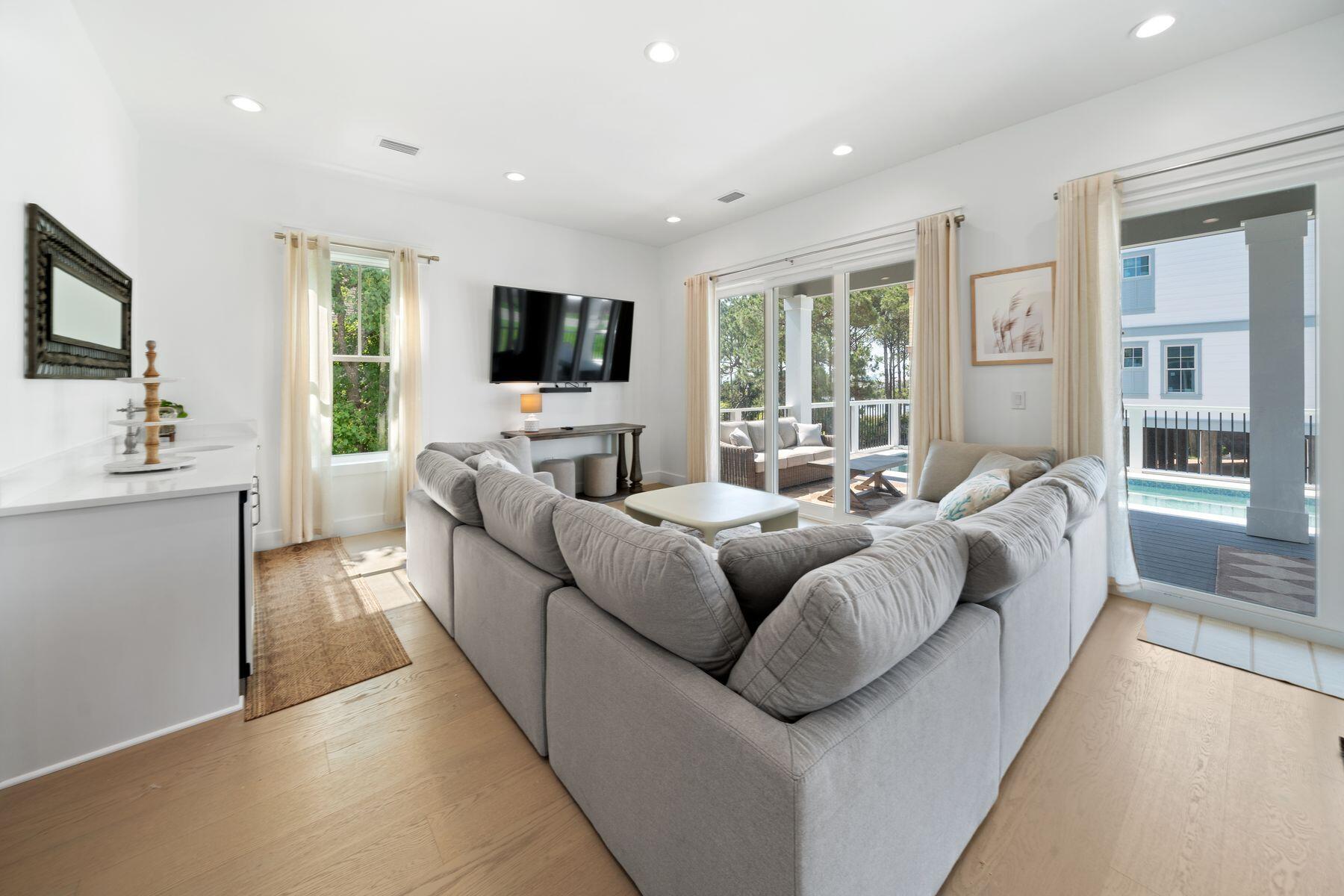 Woodward Dr - Residential