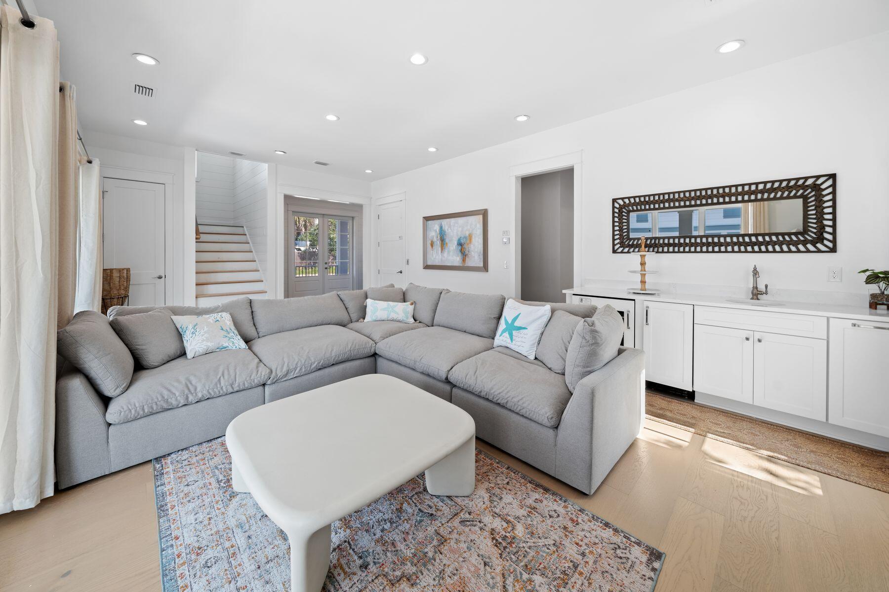 Woodward Dr - Residential