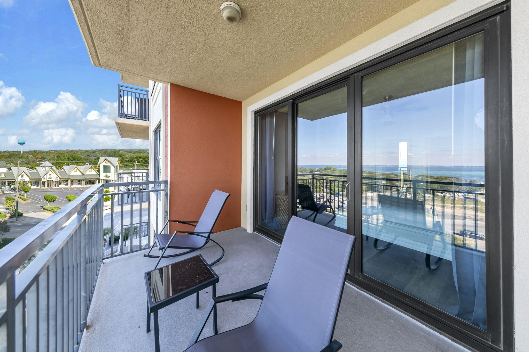 EMERALD GRANDE - Residential