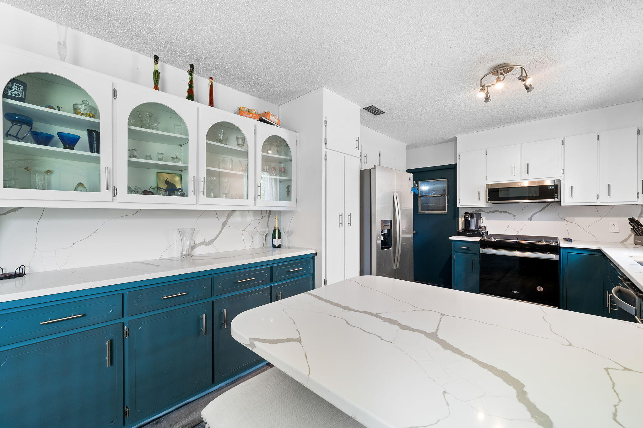 CRESCENT SHORES - Residential