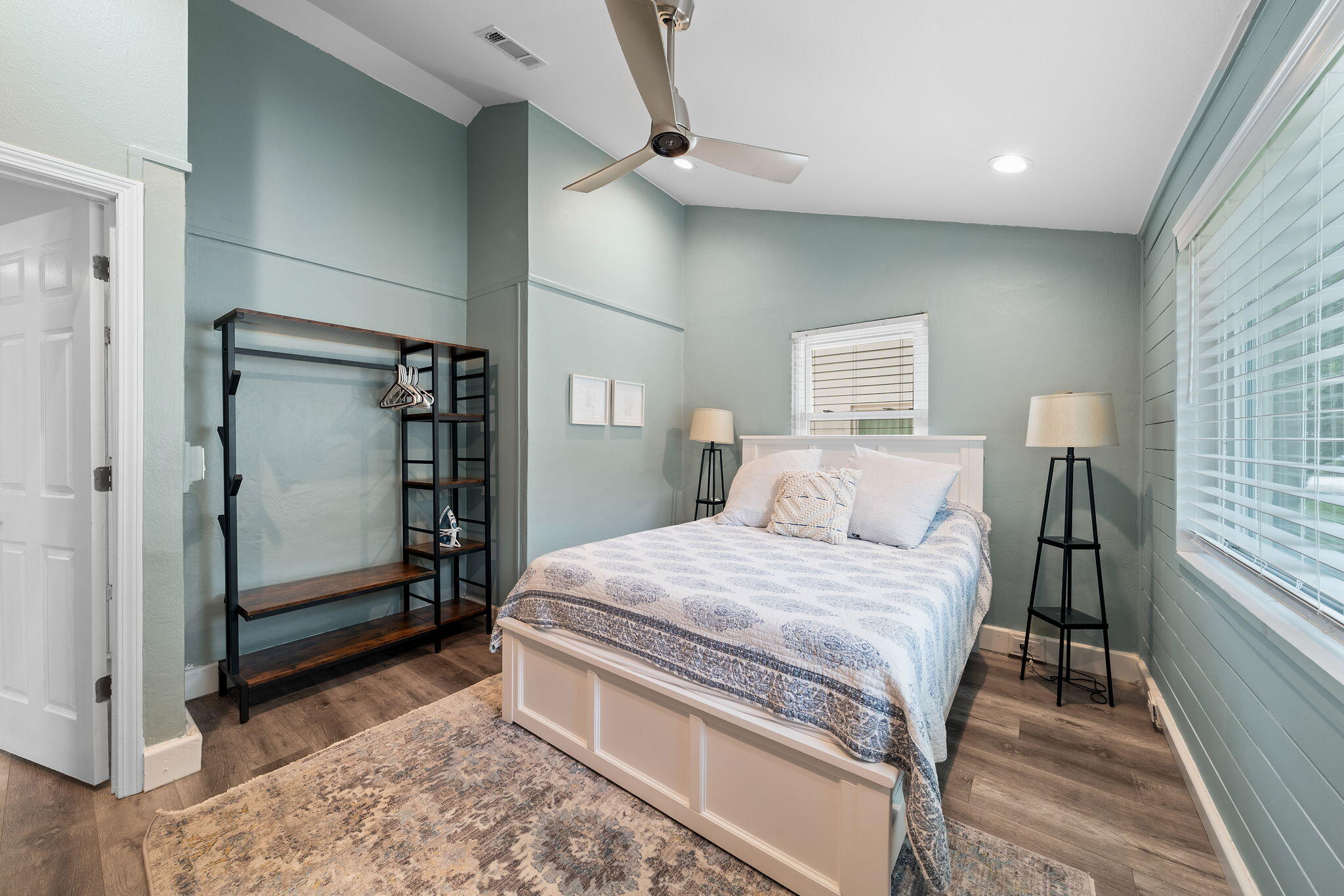CRESCENT SHORES - Residential