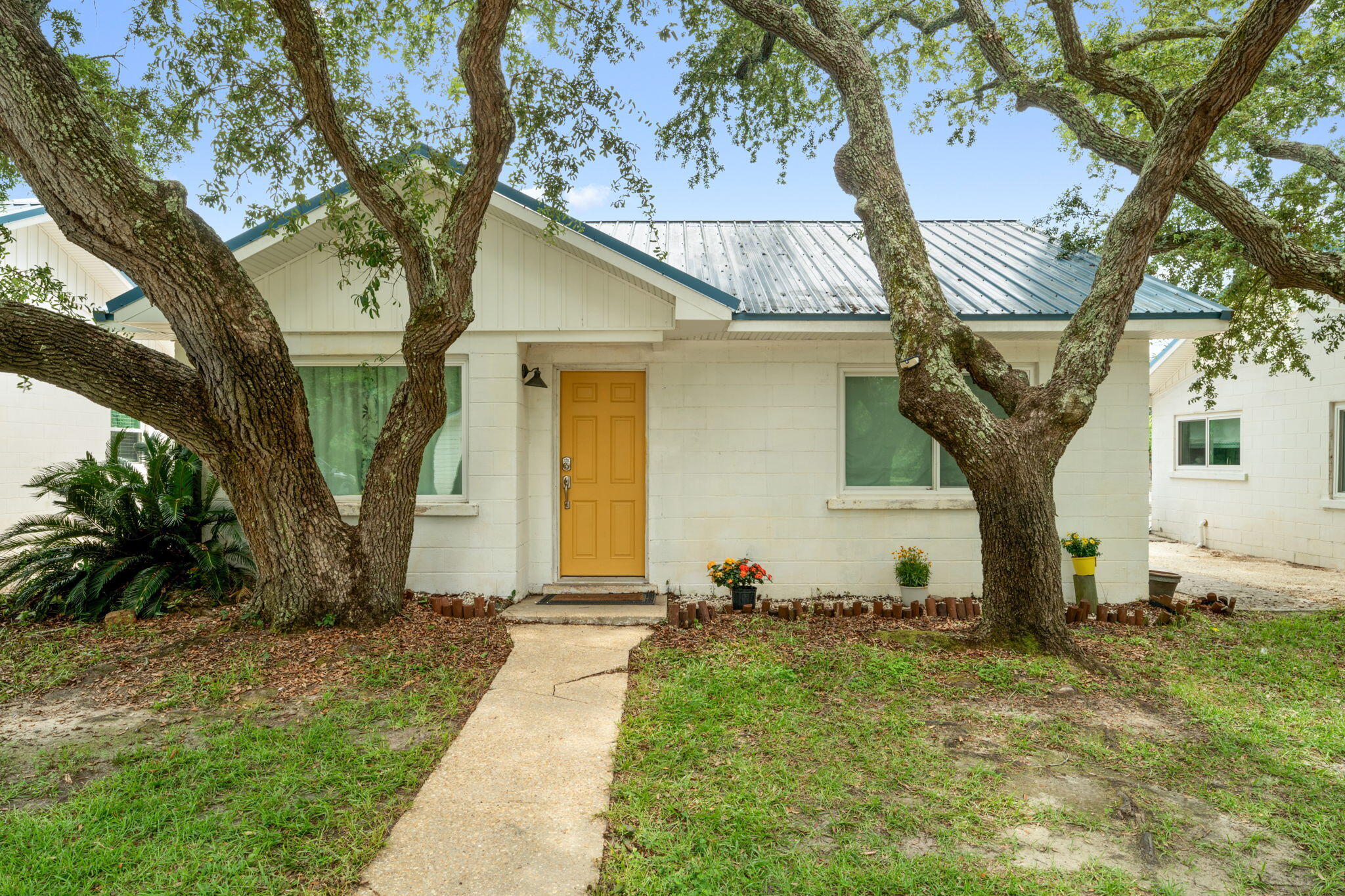 CRESCENT SHORES - Residential