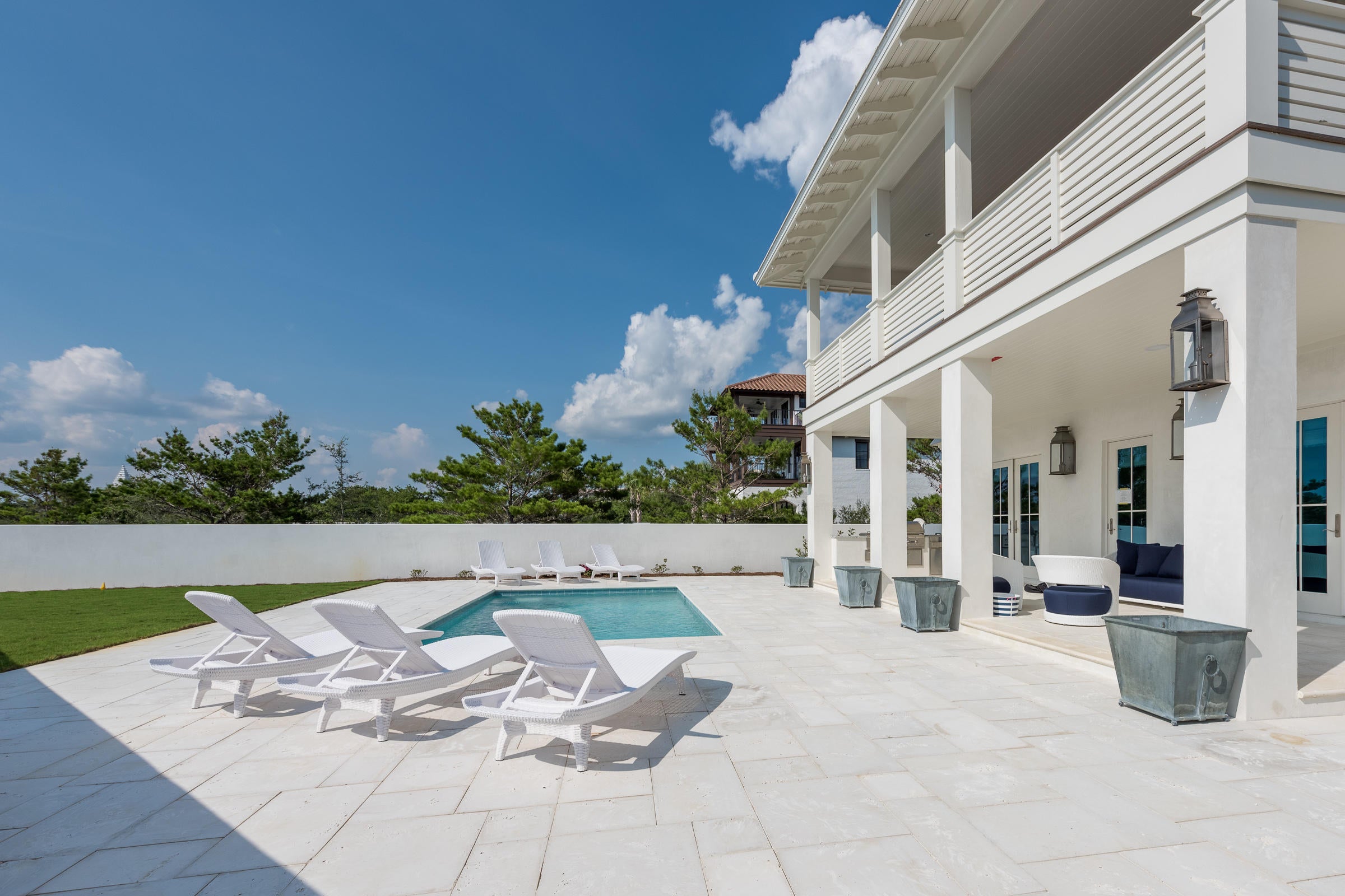 PARADISE BY THE SEA - Residential