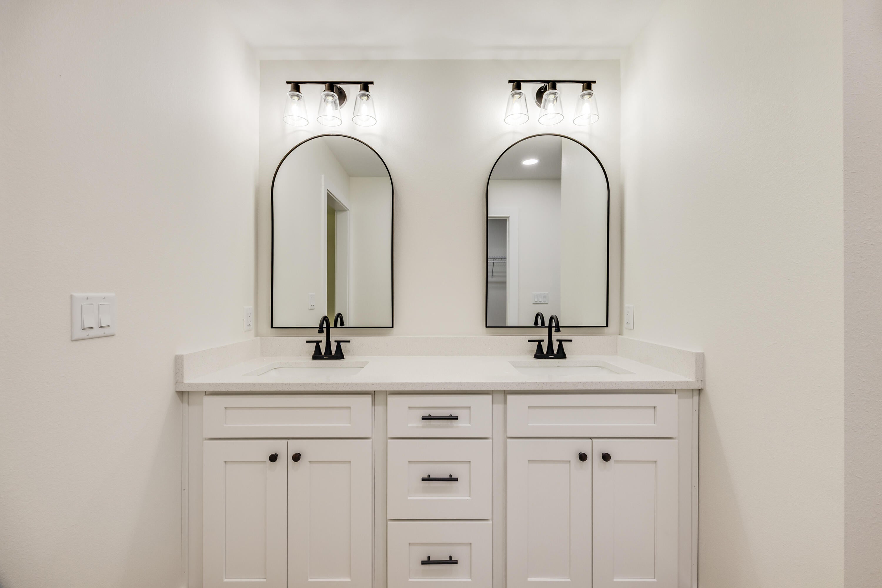 MORRIS ADD CRESTVIEW LOTS 68,69 & 70 BLK 21 - Residential