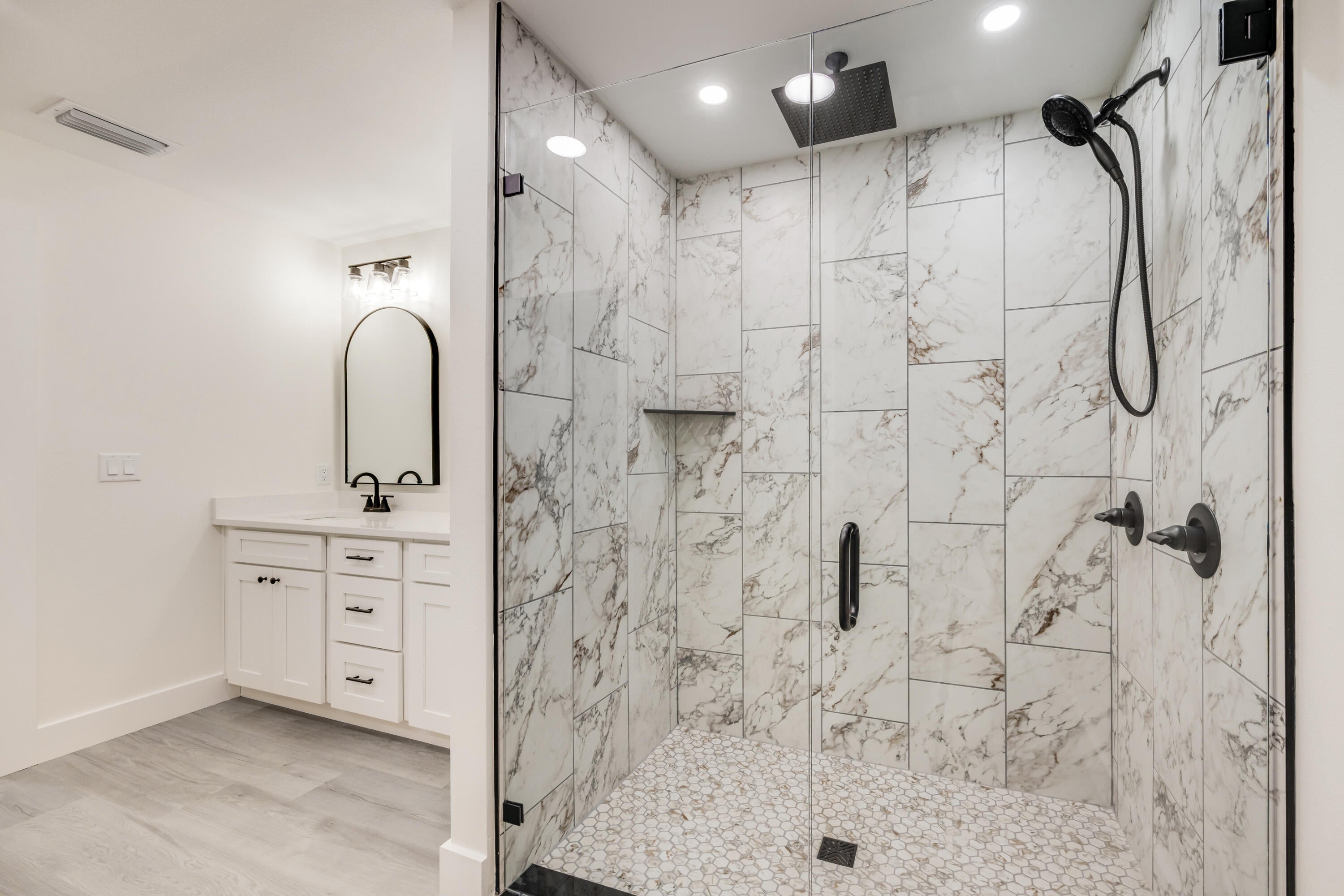 MORRIS ADD CRESTVIEW LOTS 68,69 & 70 BLK 21 - Residential