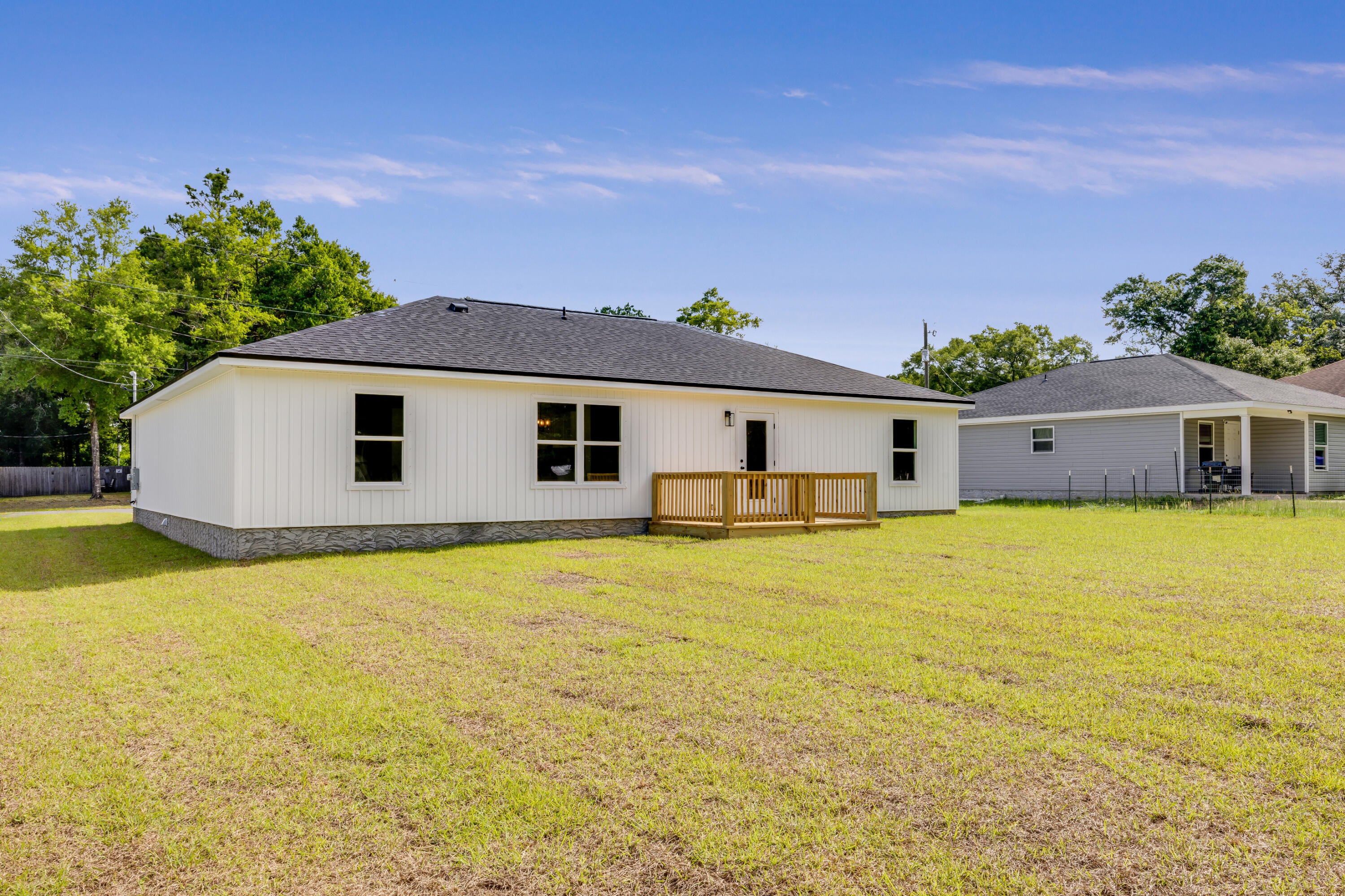 MORRIS ADD CRESTVIEW LOTS 68,69 & 70 BLK 21 - Residential