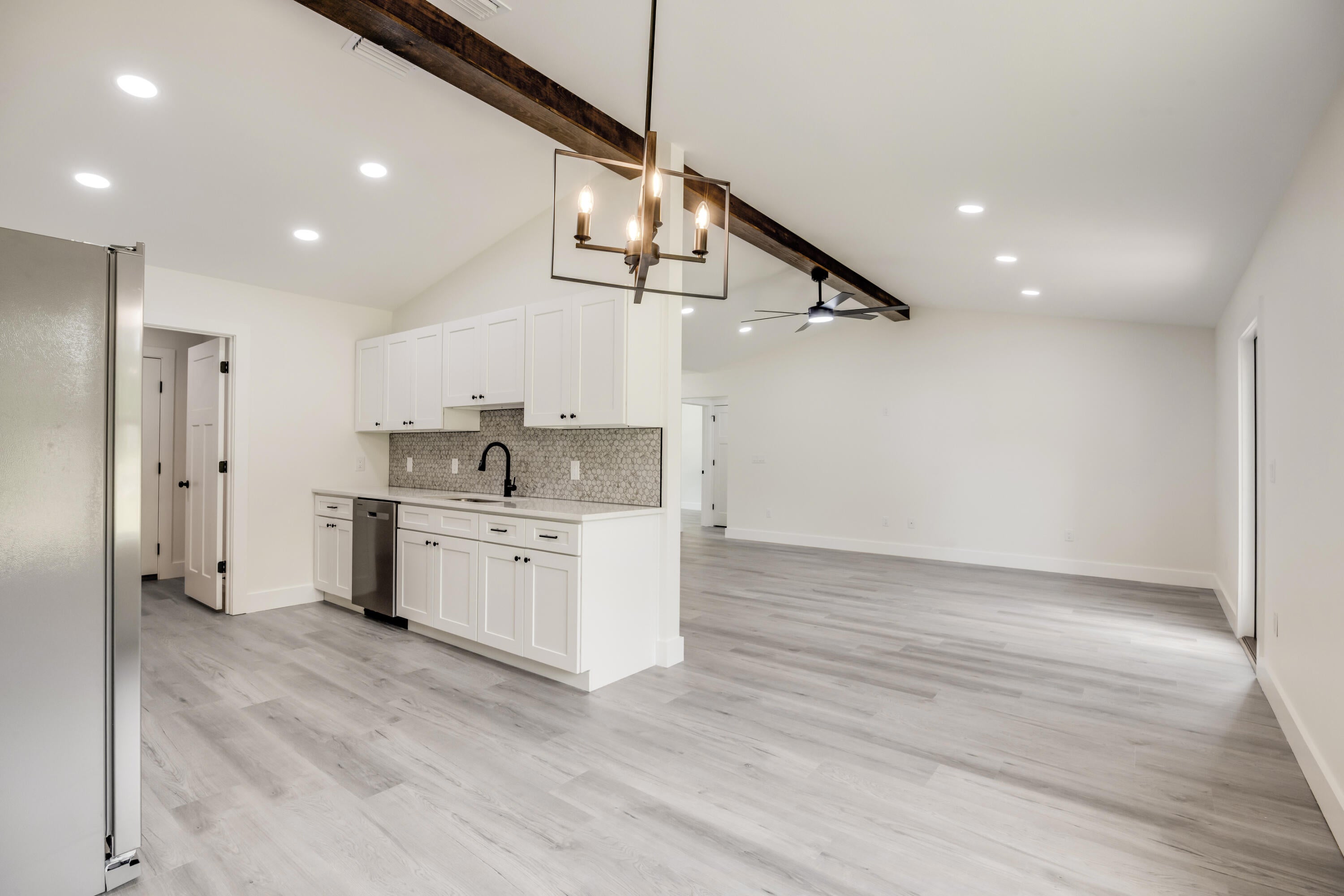 MORRIS ADD CRESTVIEW LOTS 68,69 & 70 BLK 21 - Residential