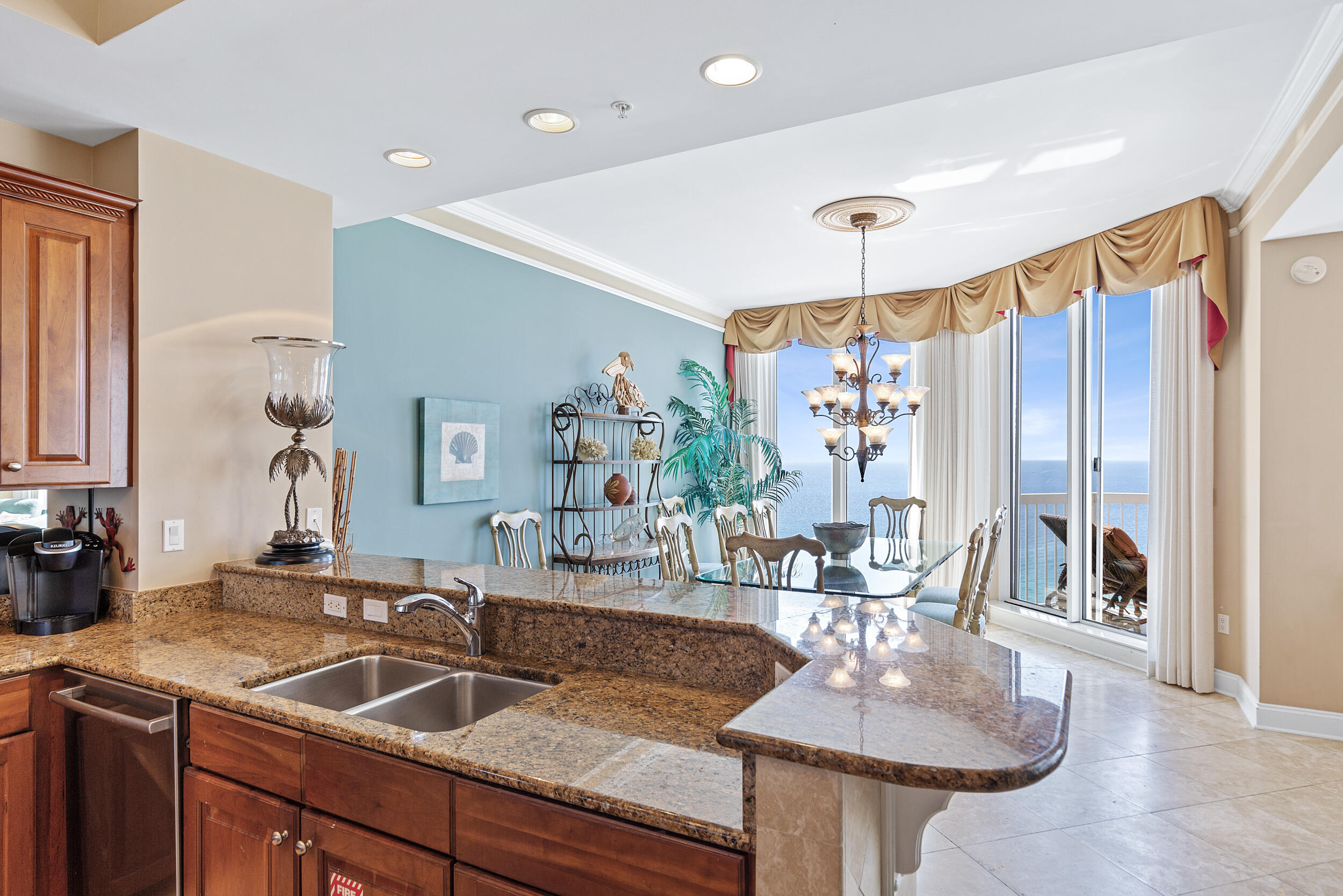 SILVER BEACH TOWERS - Residential