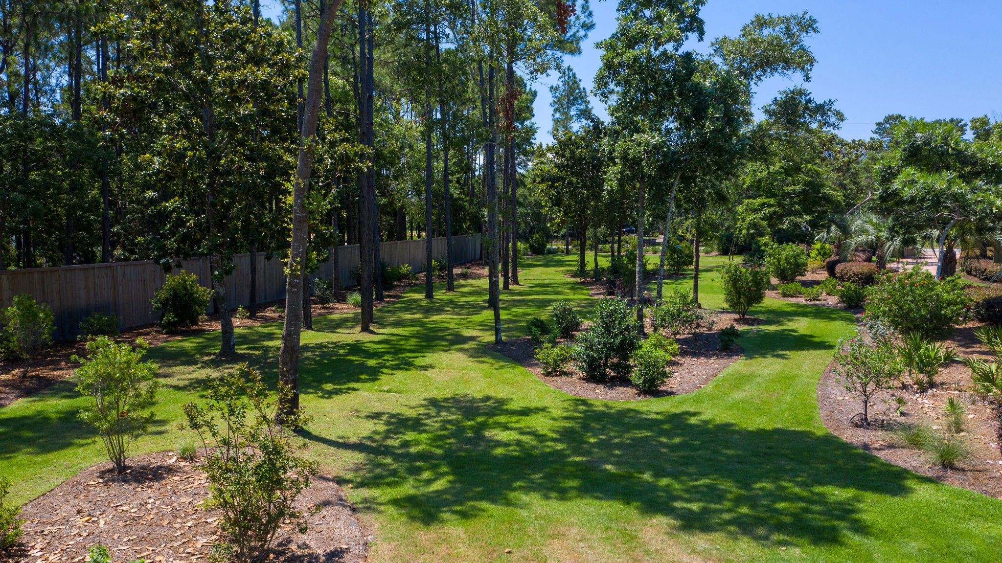 WHISPERING OAKS - Residential