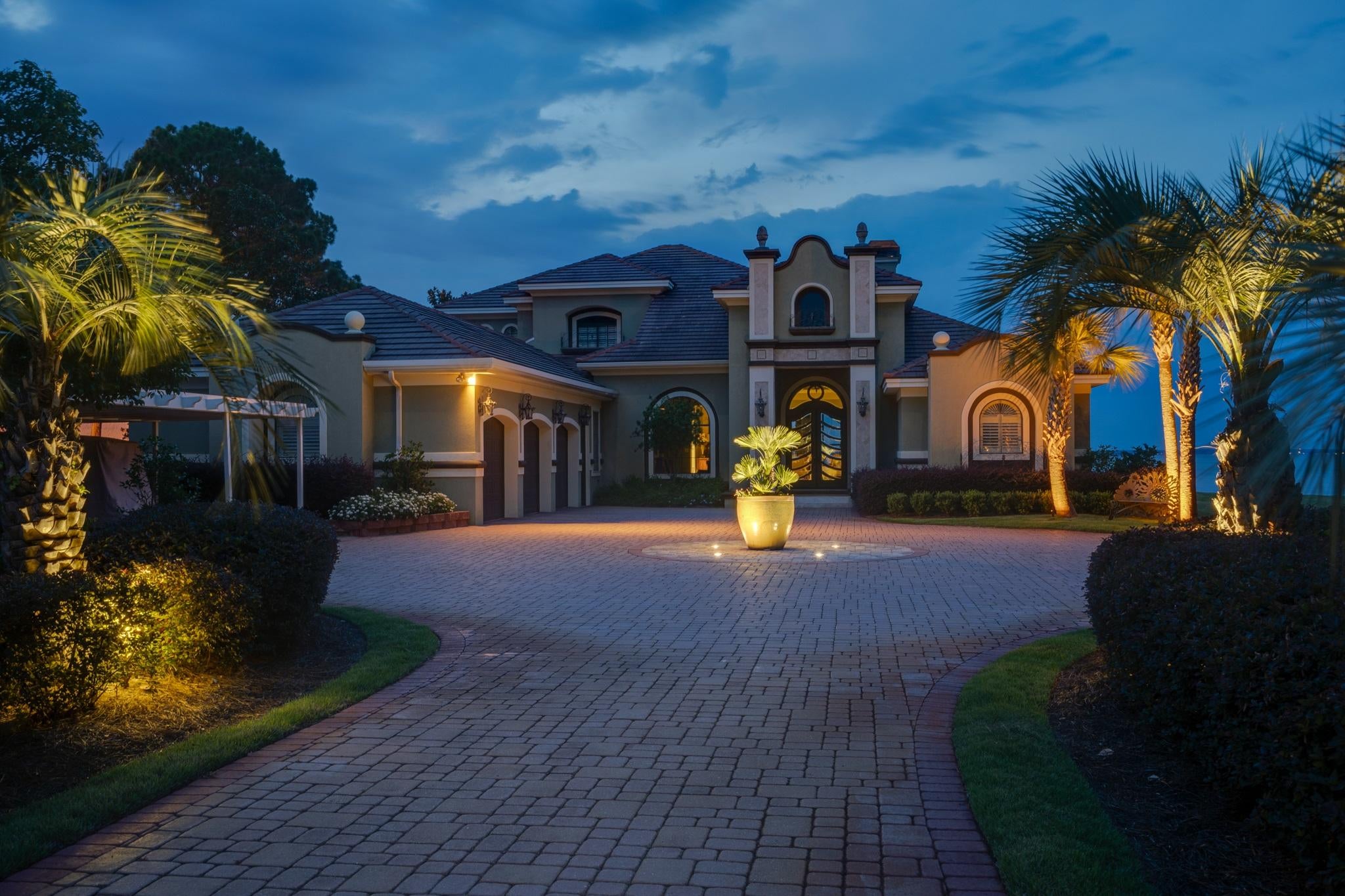 WHISPERING OAKS - Residential