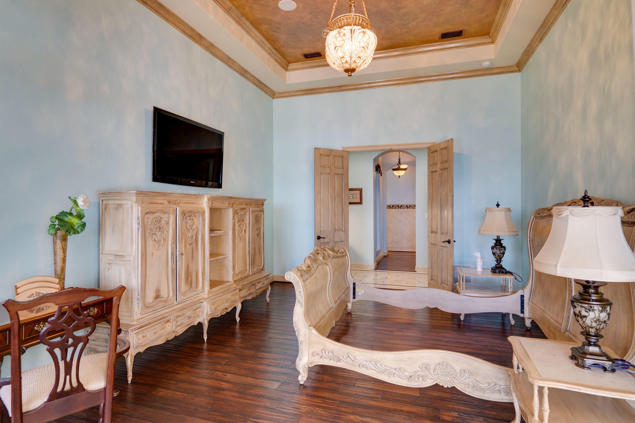WHISPERING OAKS - Residential