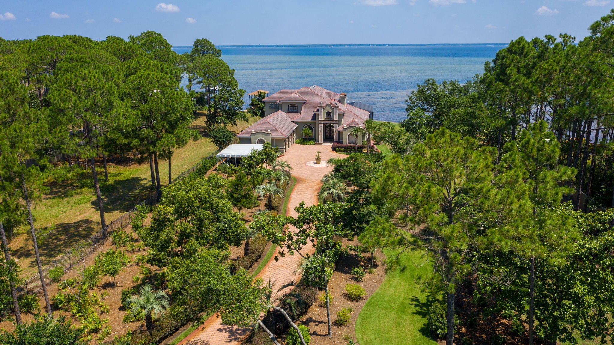 WHISPERING OAKS - Residential