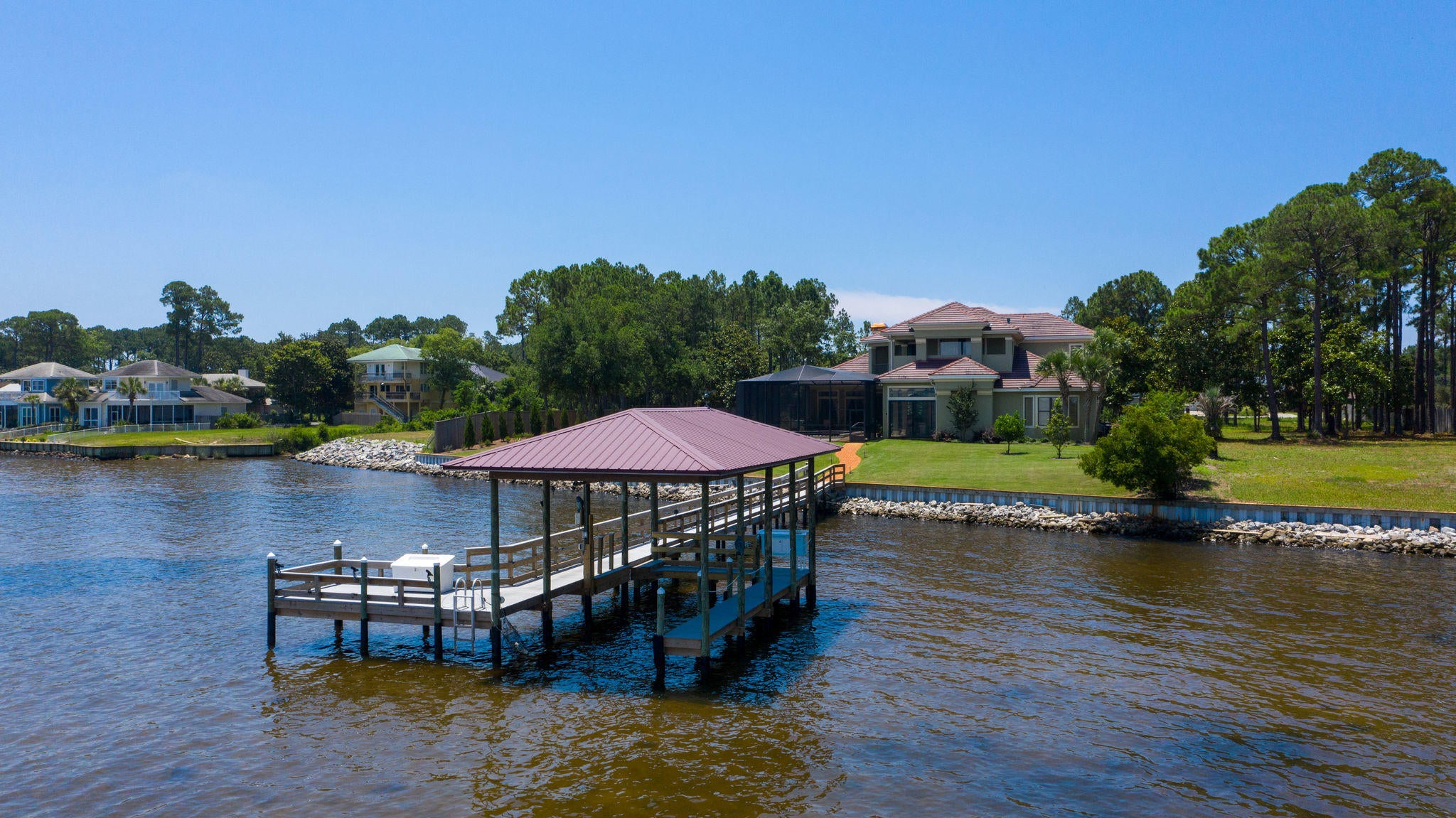 WHISPERING OAKS - Residential