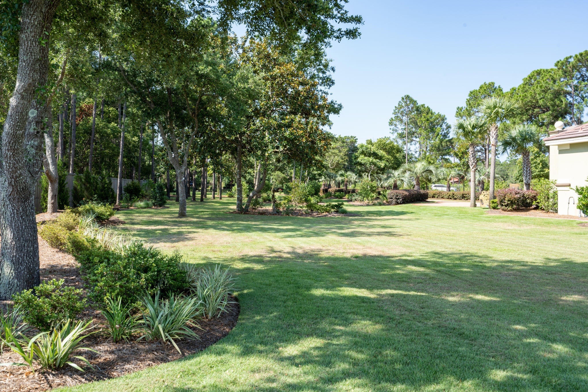 WHISPERING OAKS - Residential