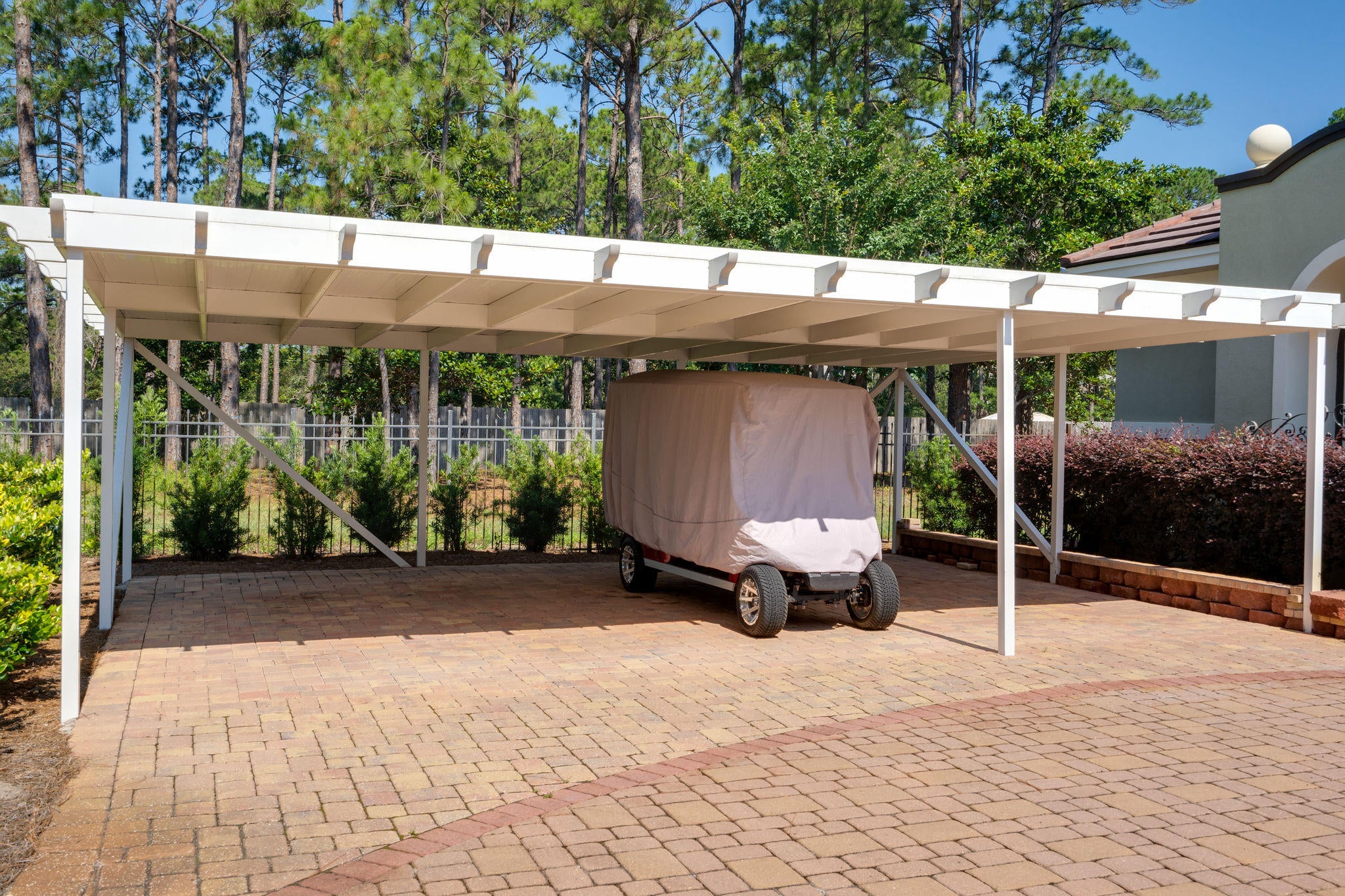WHISPERING OAKS - Residential