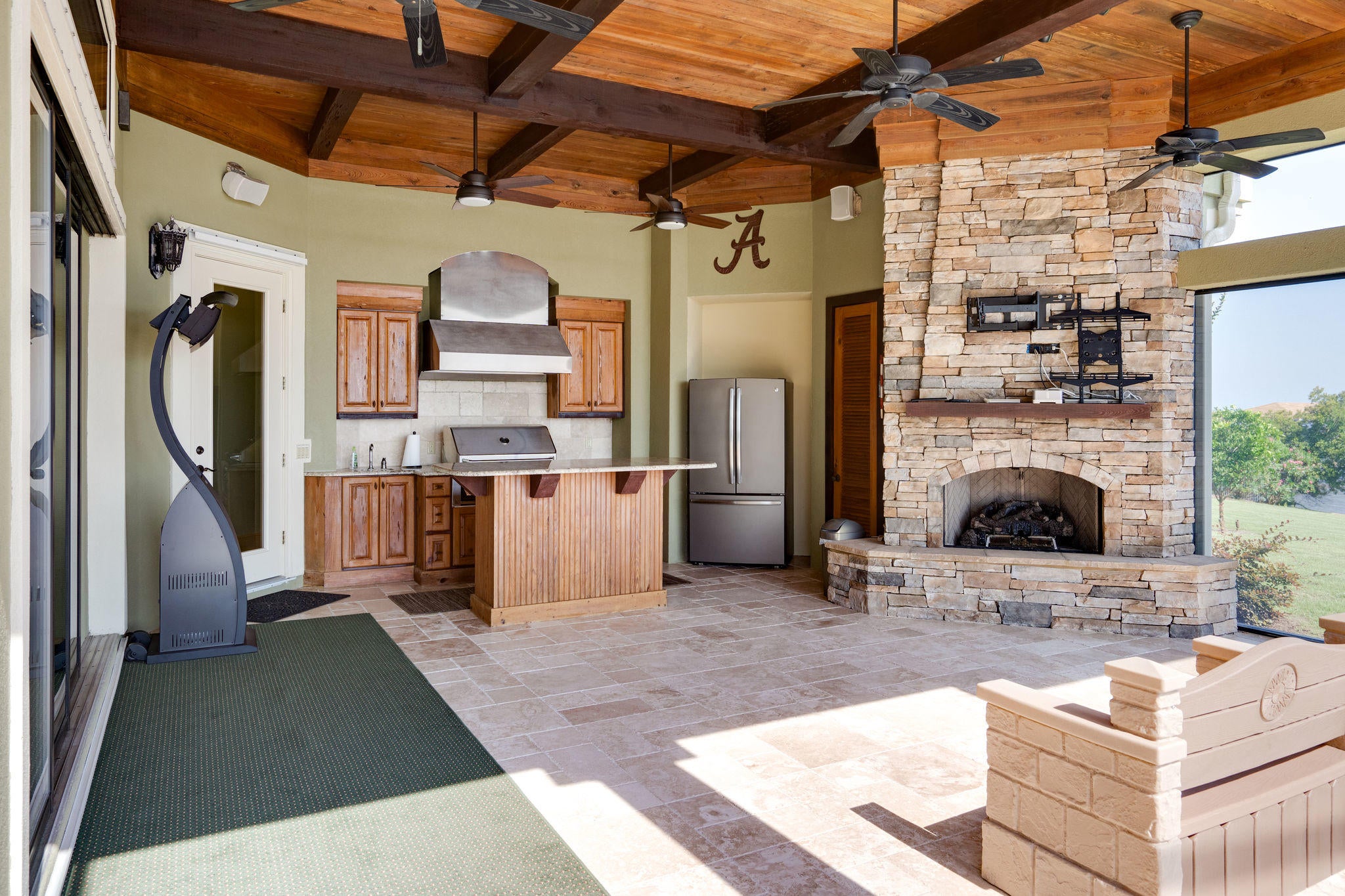 WHISPERING OAKS - Residential