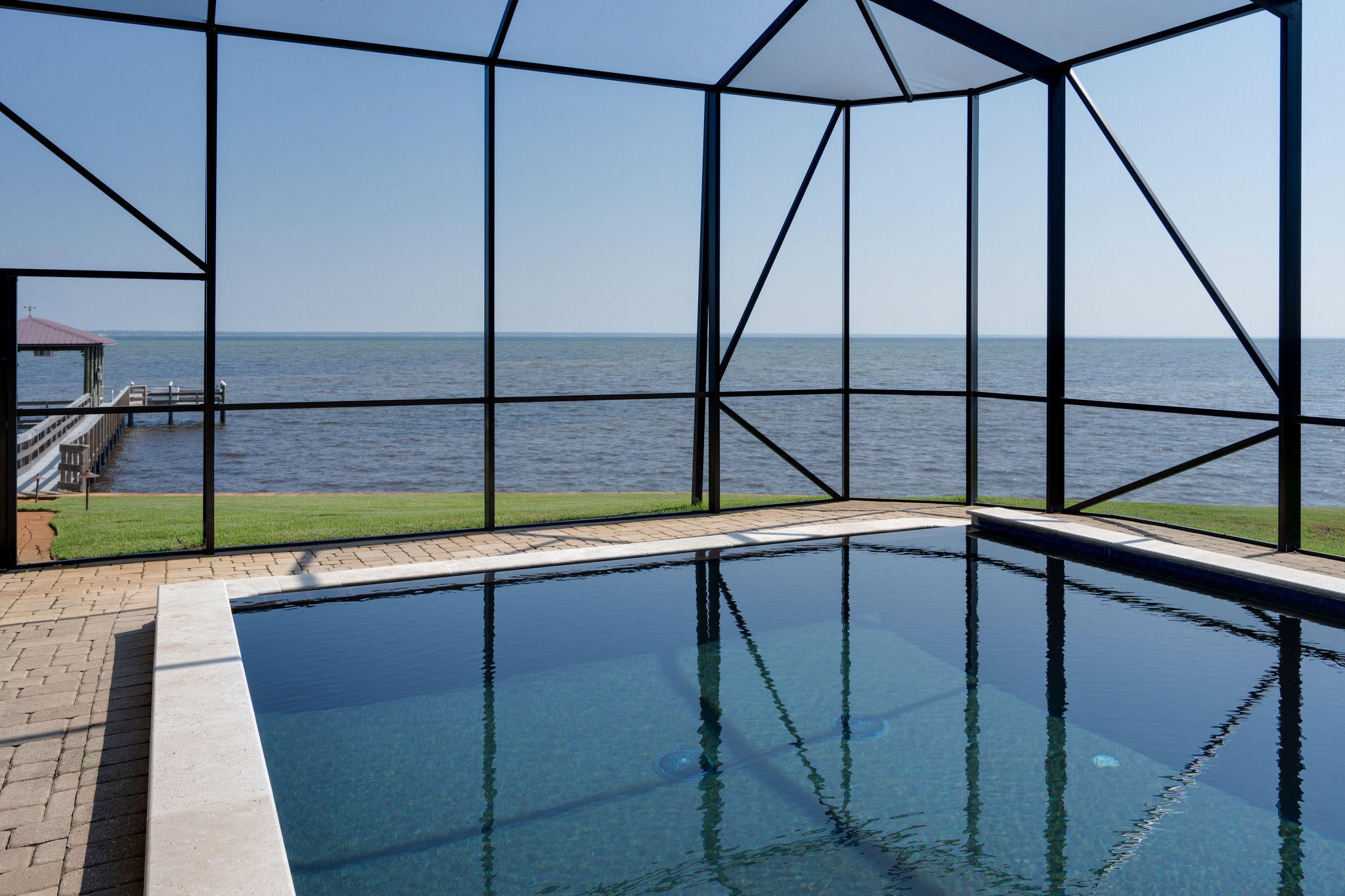 WHISPERING OAKS - Residential