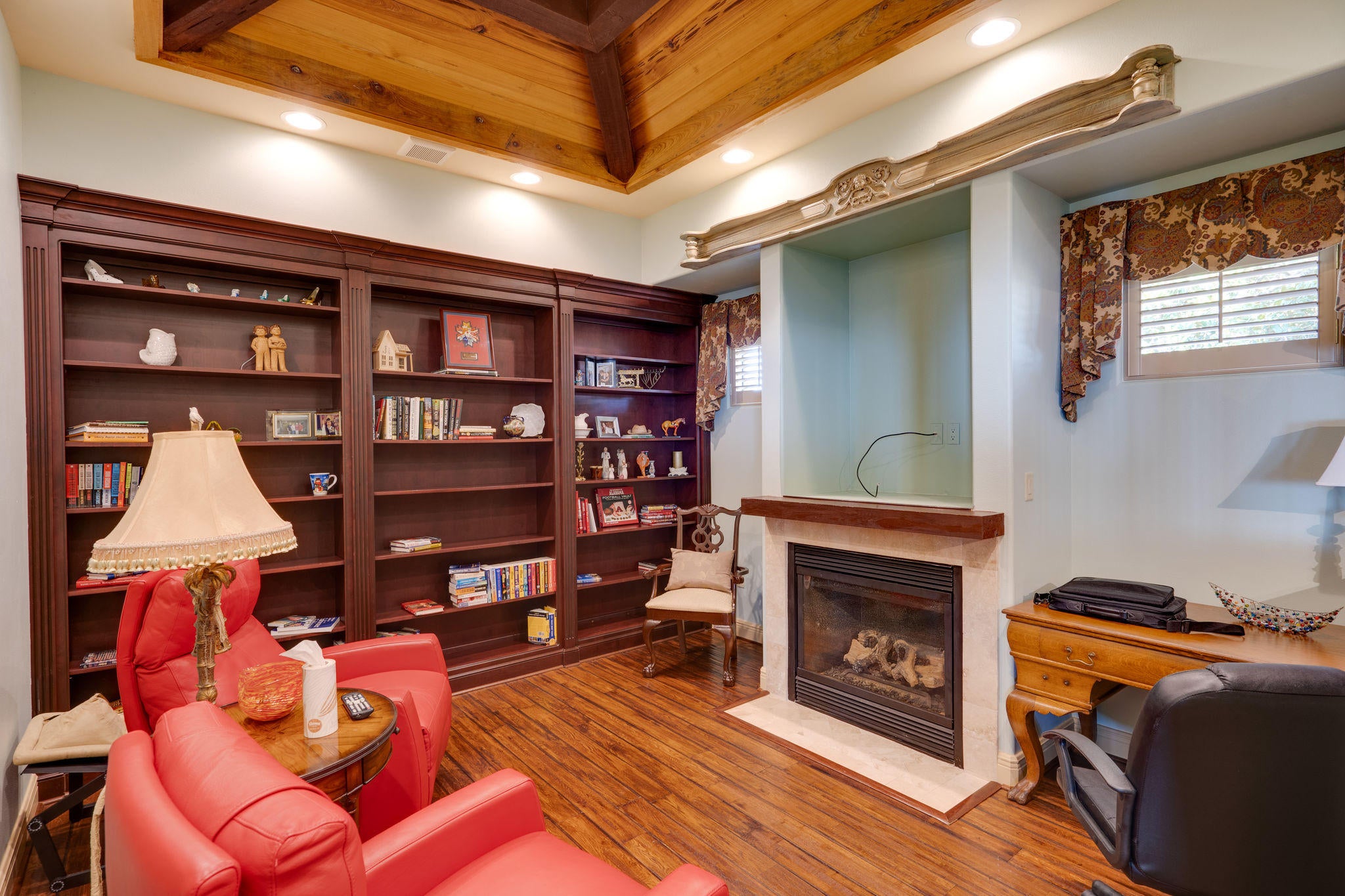 WHISPERING OAKS - Residential