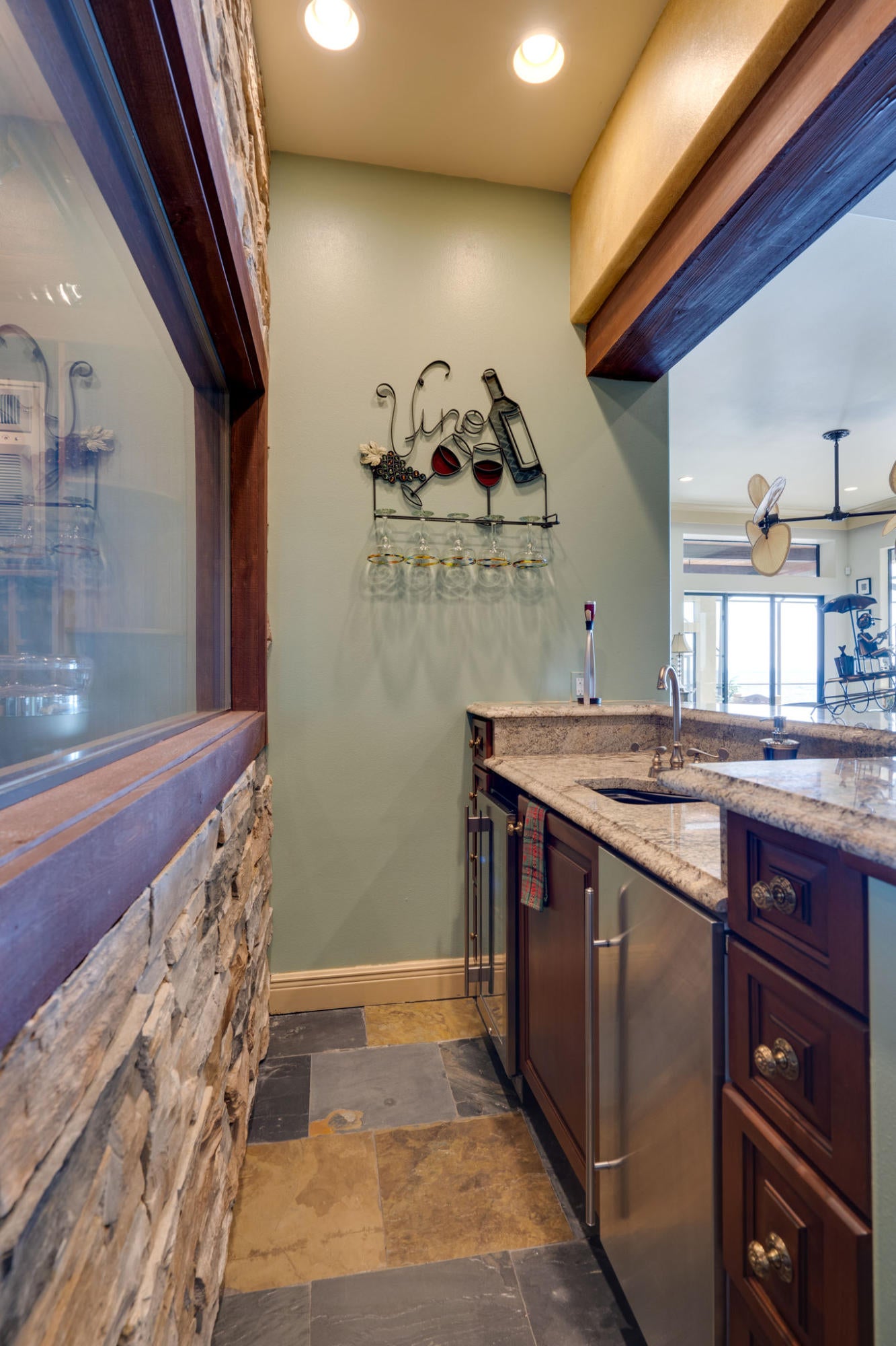 WHISPERING OAKS - Residential