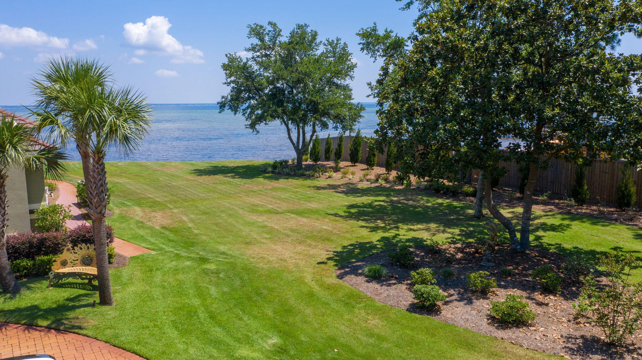 WHISPERING OAKS - Residential